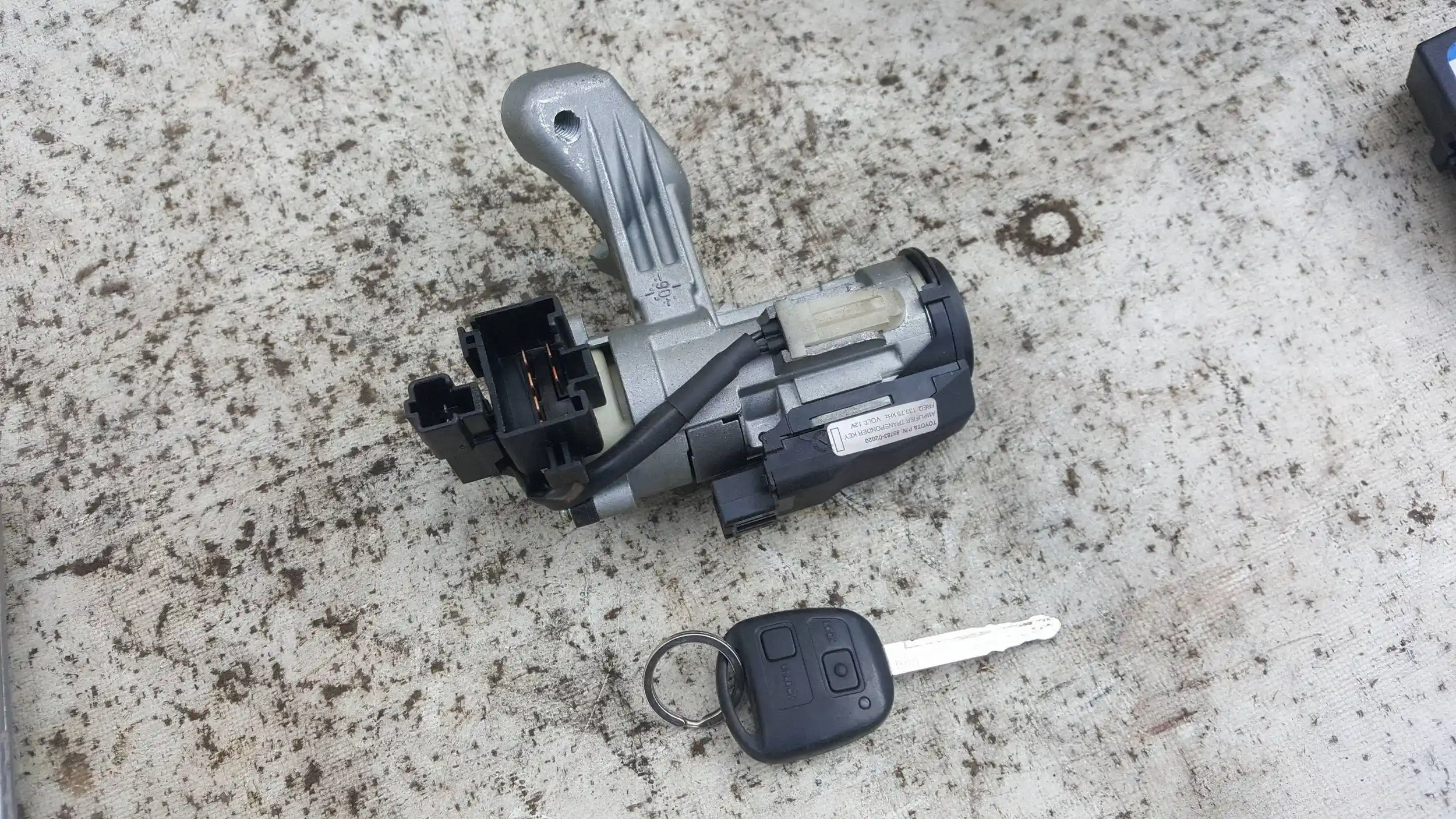 KOMPUTER 0281011733 8966102A90 ZESTAW IMMO TOYOTA COROLLA E12 1.4 D4D 01-