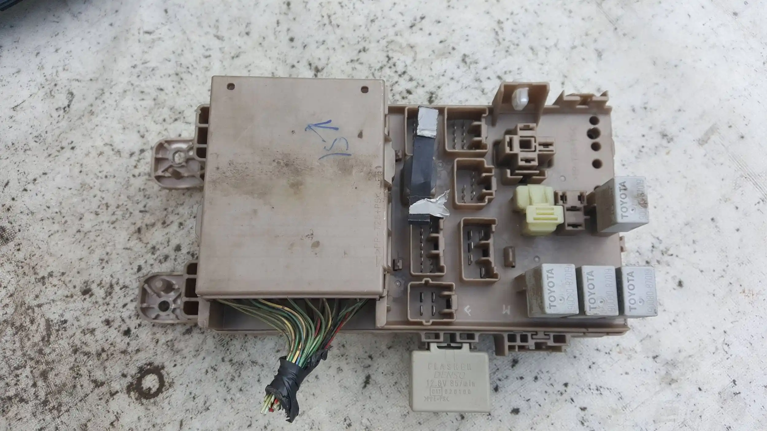 KOMPUTER 0281011733 8966102A90 ZESTAW IMMO TOYOTA COROLLA E12 1.4 D4D 01-