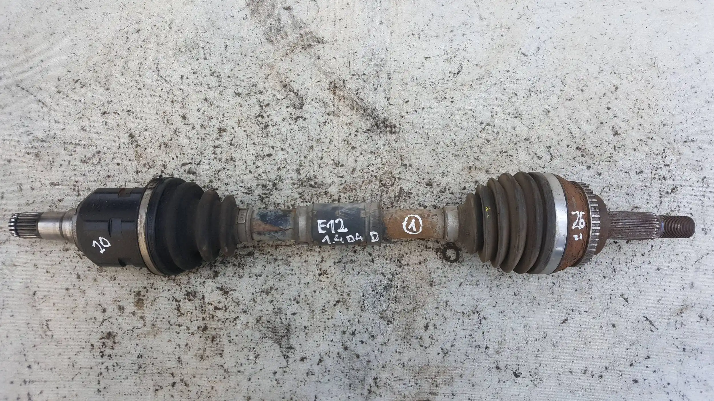 PÓŁOŚ LEWA KRÓTKA 26/20 TOYOTA COROLLA E12 1.4 D4D 01-