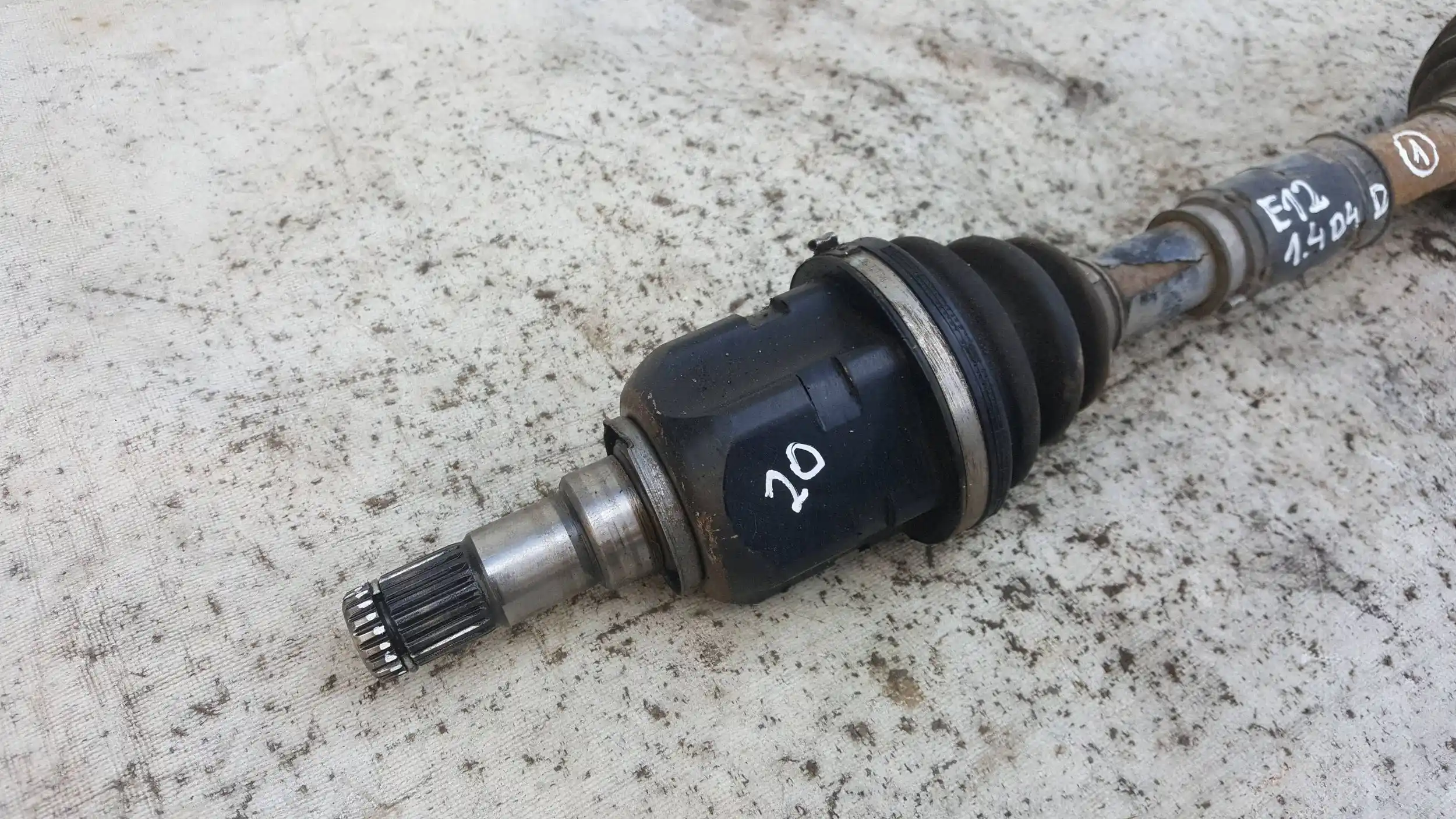 PÓŁOŚ LEWA KRÓTKA 26/20 TOYOTA COROLLA E12 1.4 D4D 01-