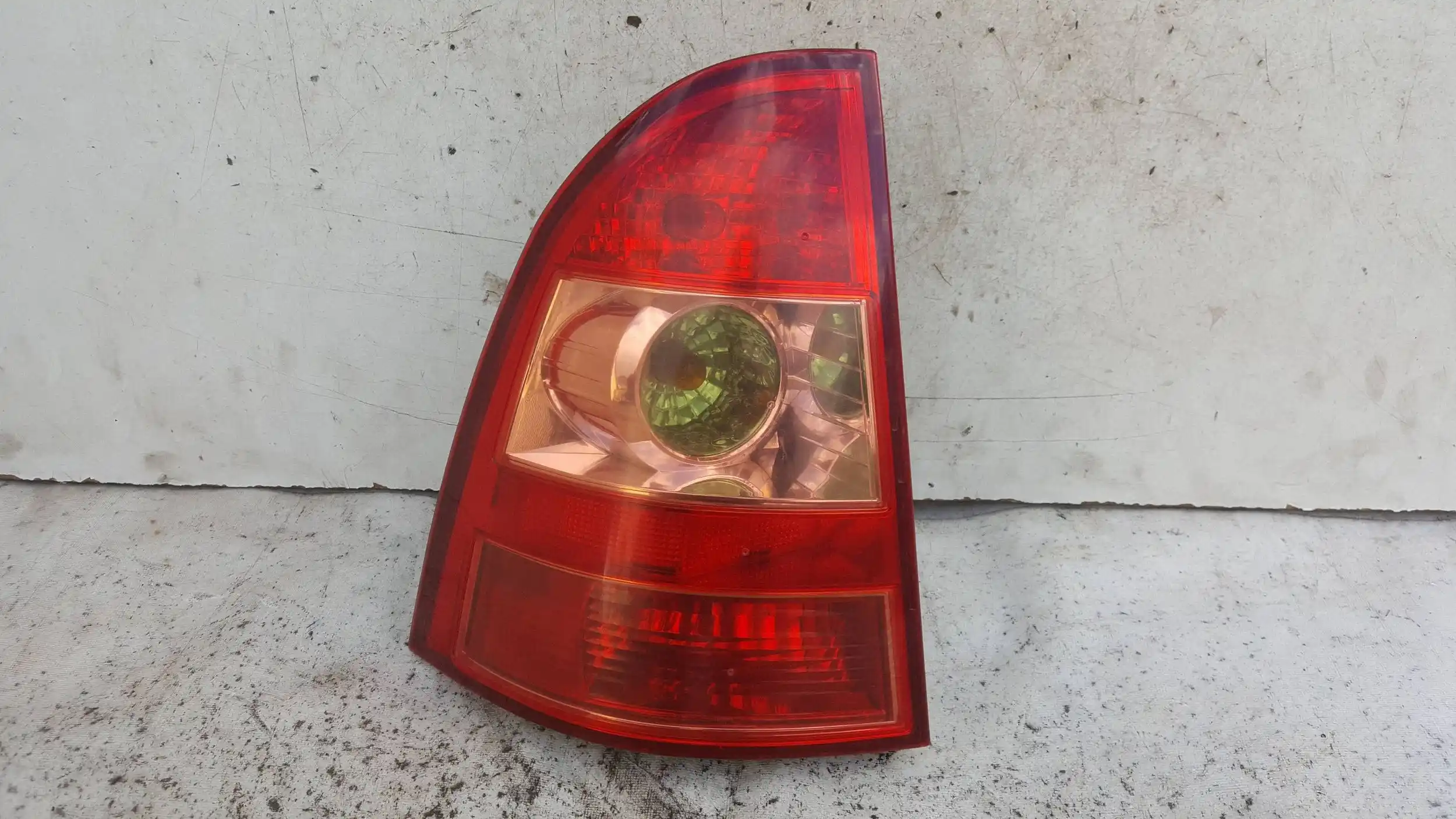 LAMPA LEWY TYŁ TYLNA TOYOTA COROLLA E12 KOMBI LIFT 04-08
