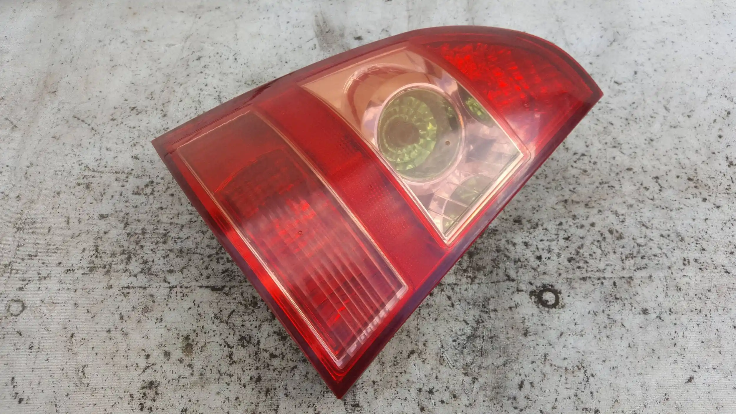LAMPA LEWY TYŁ TYLNA TOYOTA COROLLA E12 KOMBI LIFT 04-08