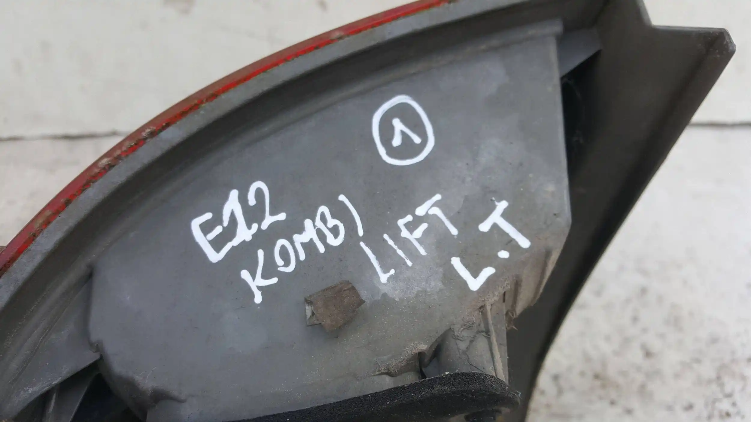 LAMPA LEWY TYŁ TYLNA TOYOTA COROLLA E12 KOMBI LIFT 04-08