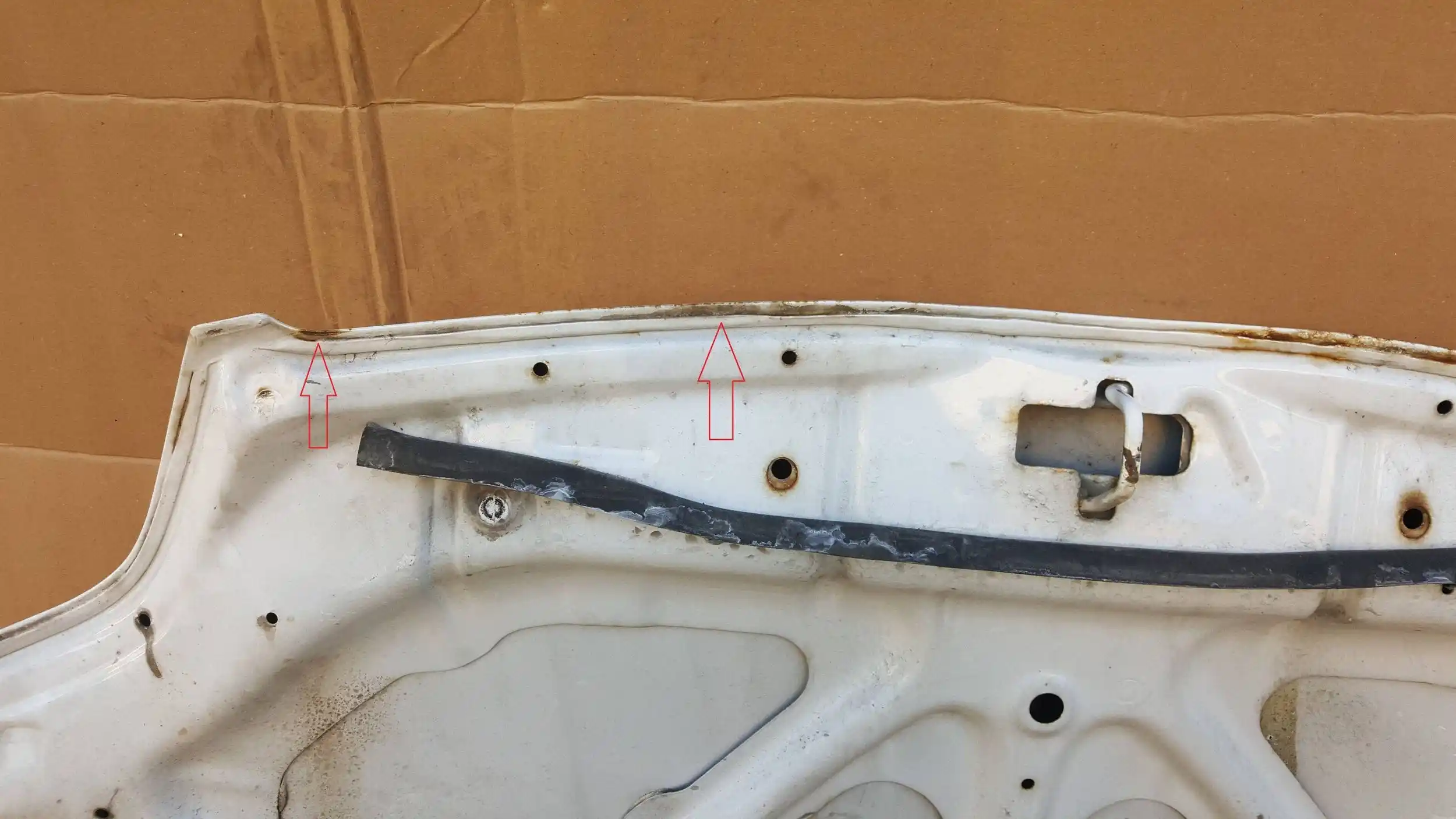 MASKA POKRYWA PRZÓD PRZEDNIA TOYOTA COROLLA E12 01- LAK. 040