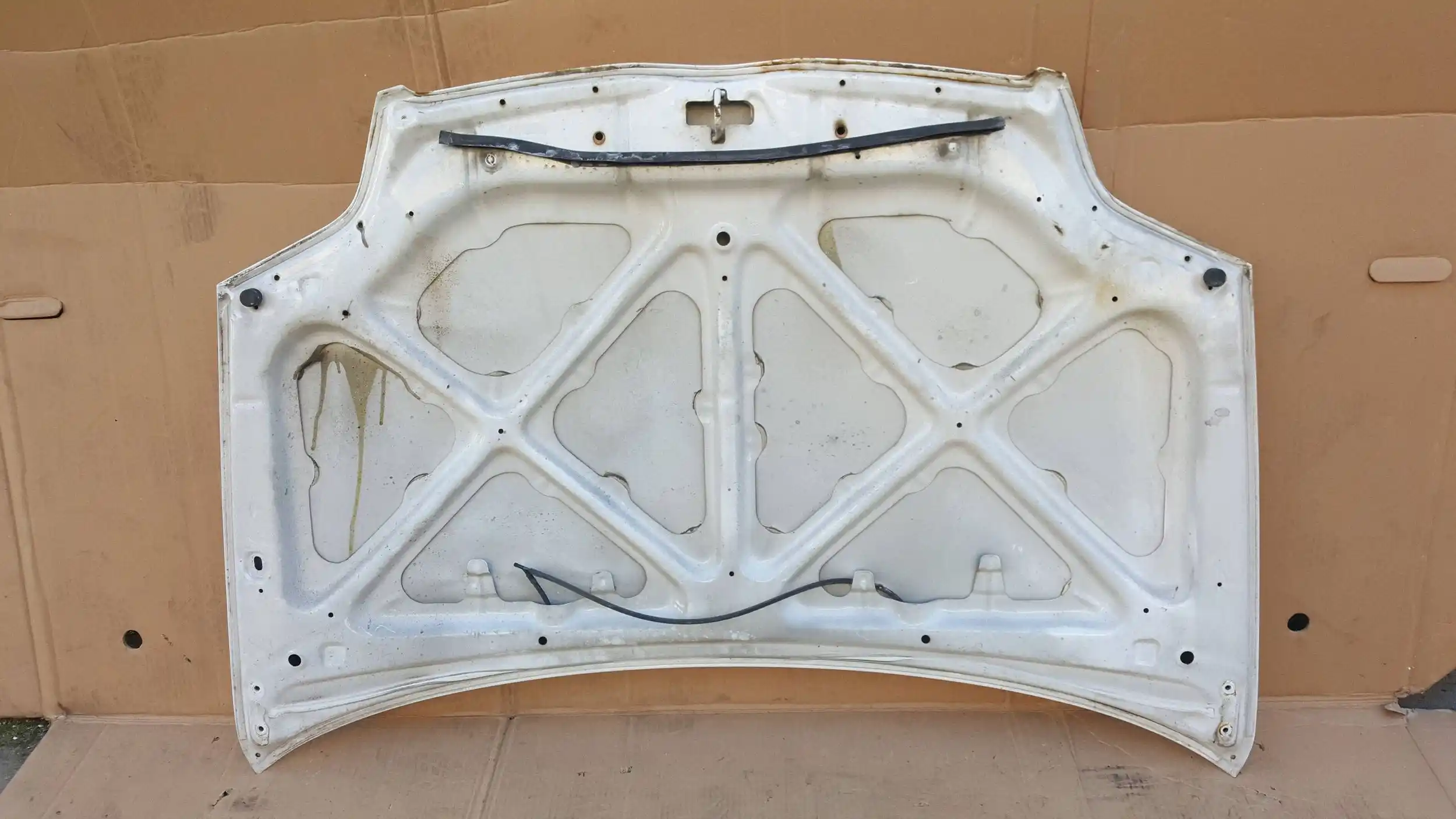 MASKA POKRYWA PRZÓD PRZEDNIA TOYOTA COROLLA E12 01- LAK. 040