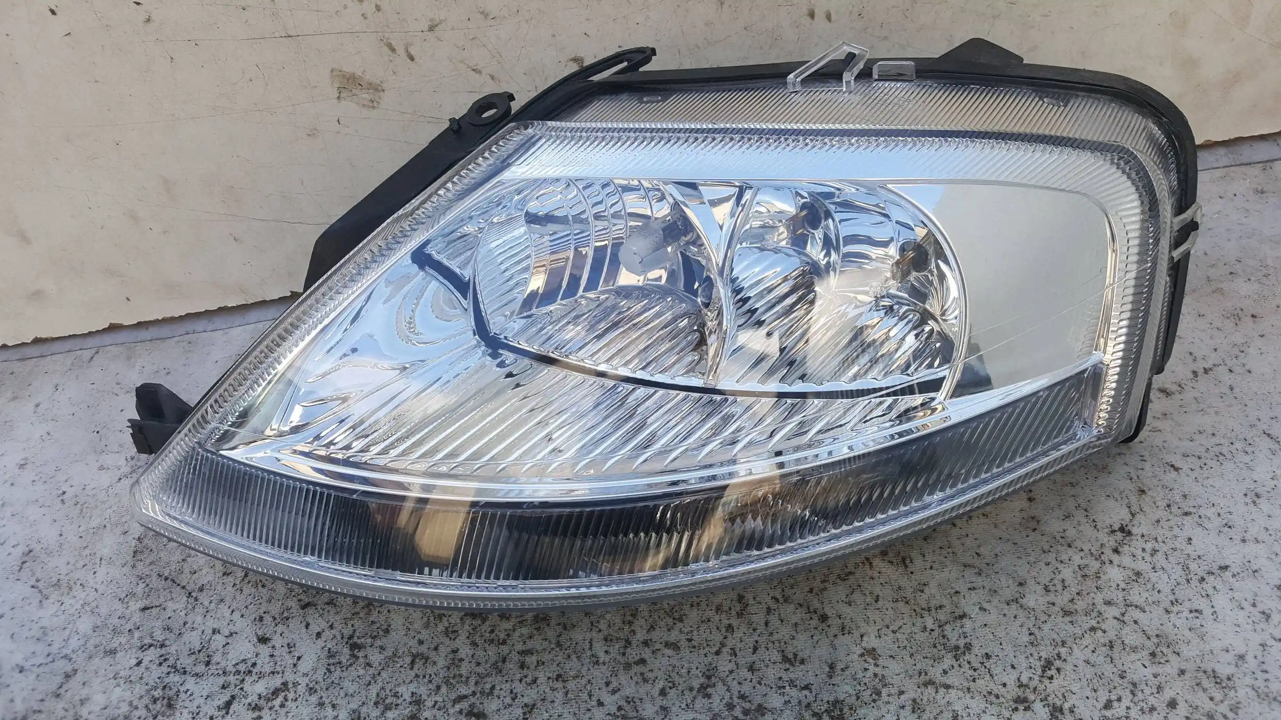 LAMPA LEWY PRZÓD PRZEDNIA TYC CITROEN C3 I 02-09