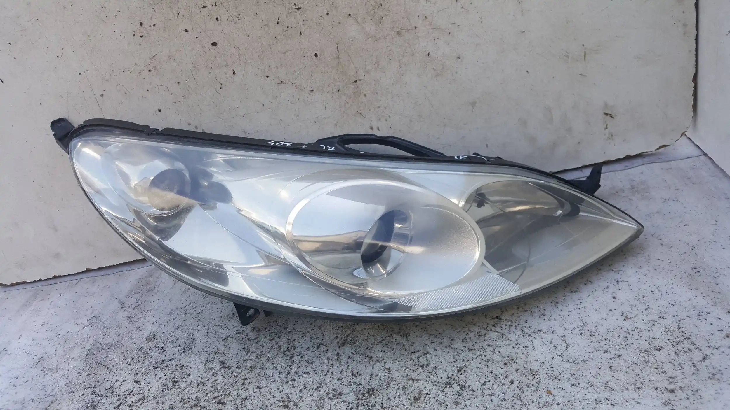 LAMPA PRAWY PRZÓD PRZEDNIA 0301213202 PEUGEOT 407 04-11