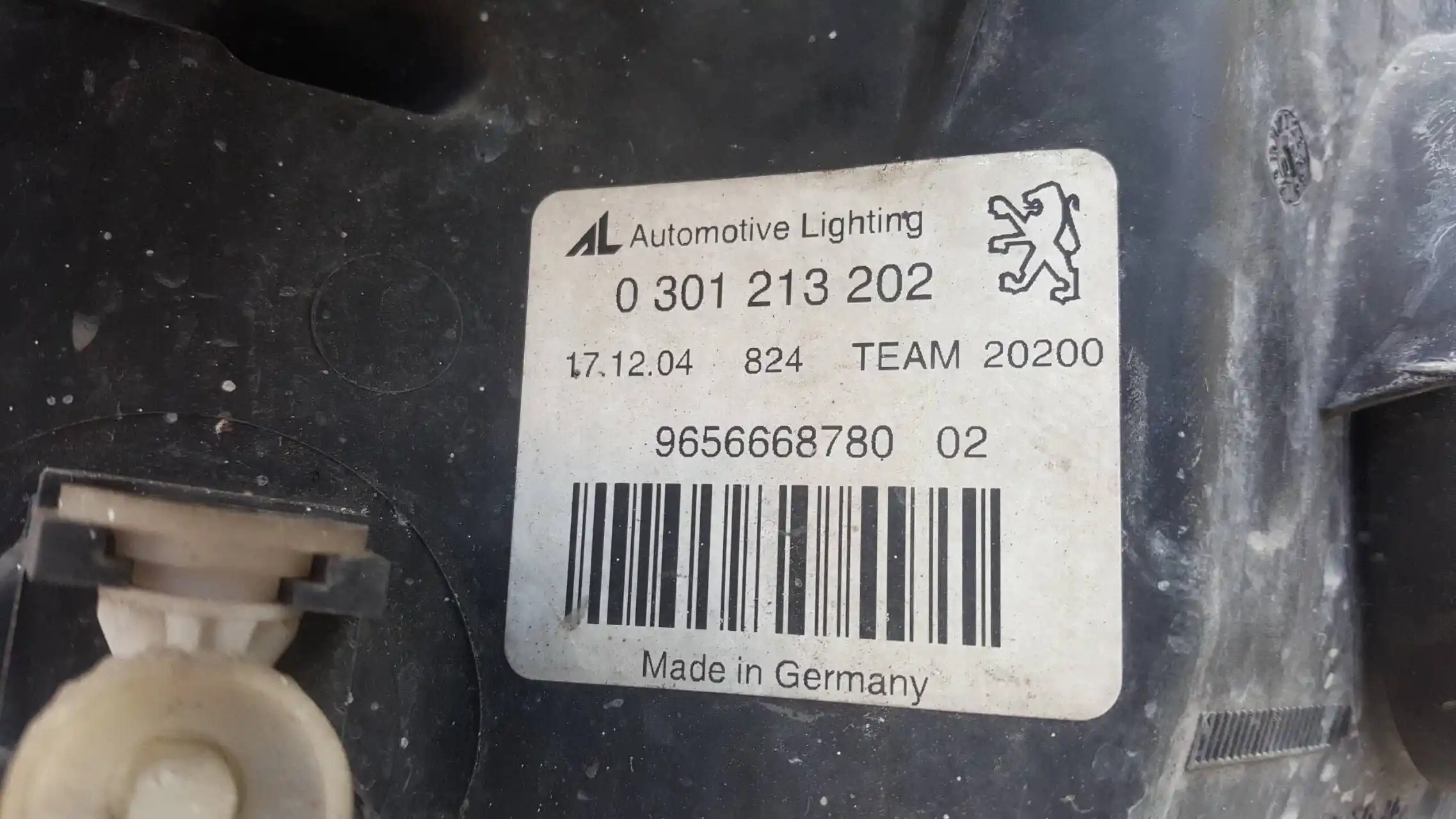 LAMPA PRAWY PRZÓD PRZEDNIA 0301213202 PEUGEOT 407 04-11