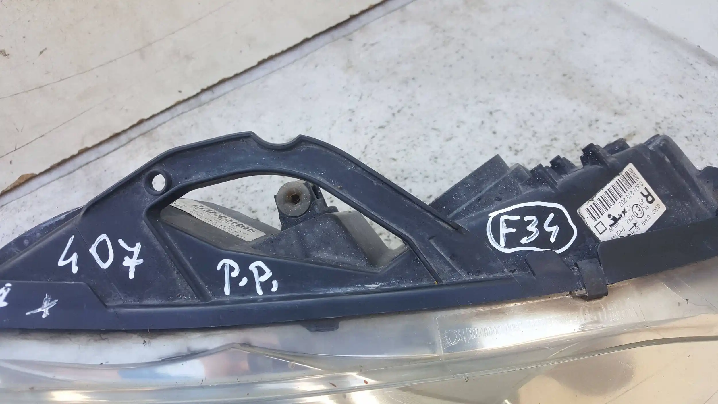 LAMPA PRAWY PRZÓD PRZEDNIA 0301213202 PEUGEOT 407 04-11