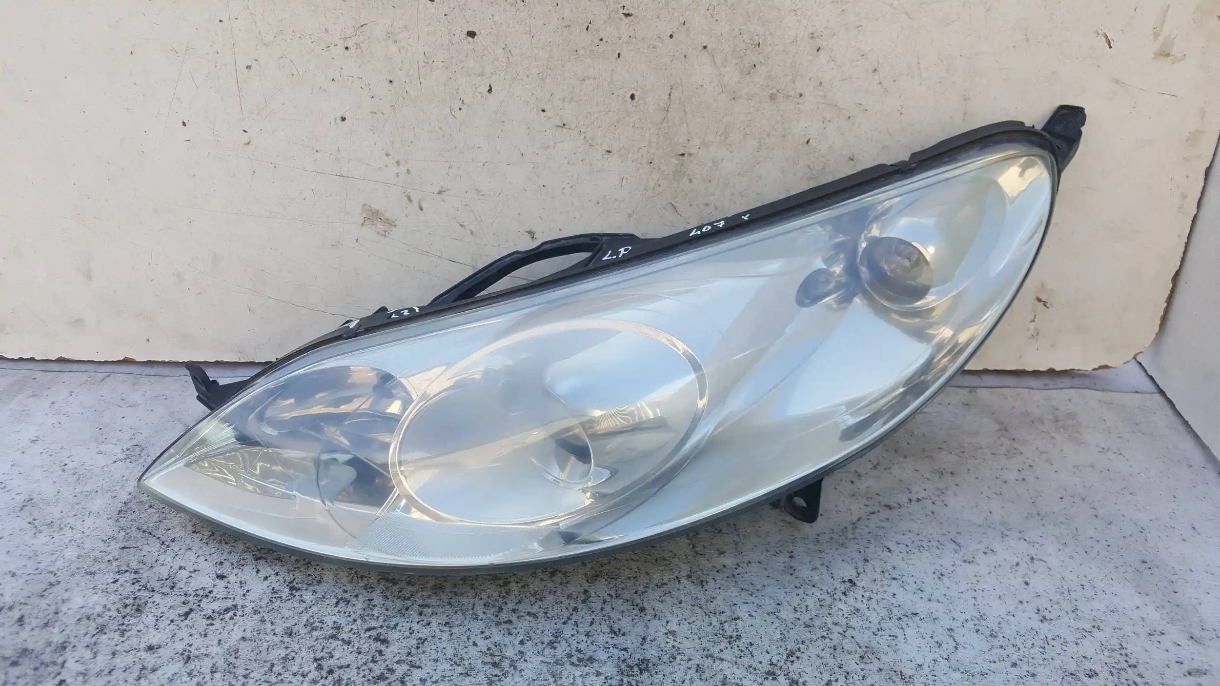 LAMPA LEWY PRZÓD PRZEDNIA 0301213201 PEUGEOT 407 04-11