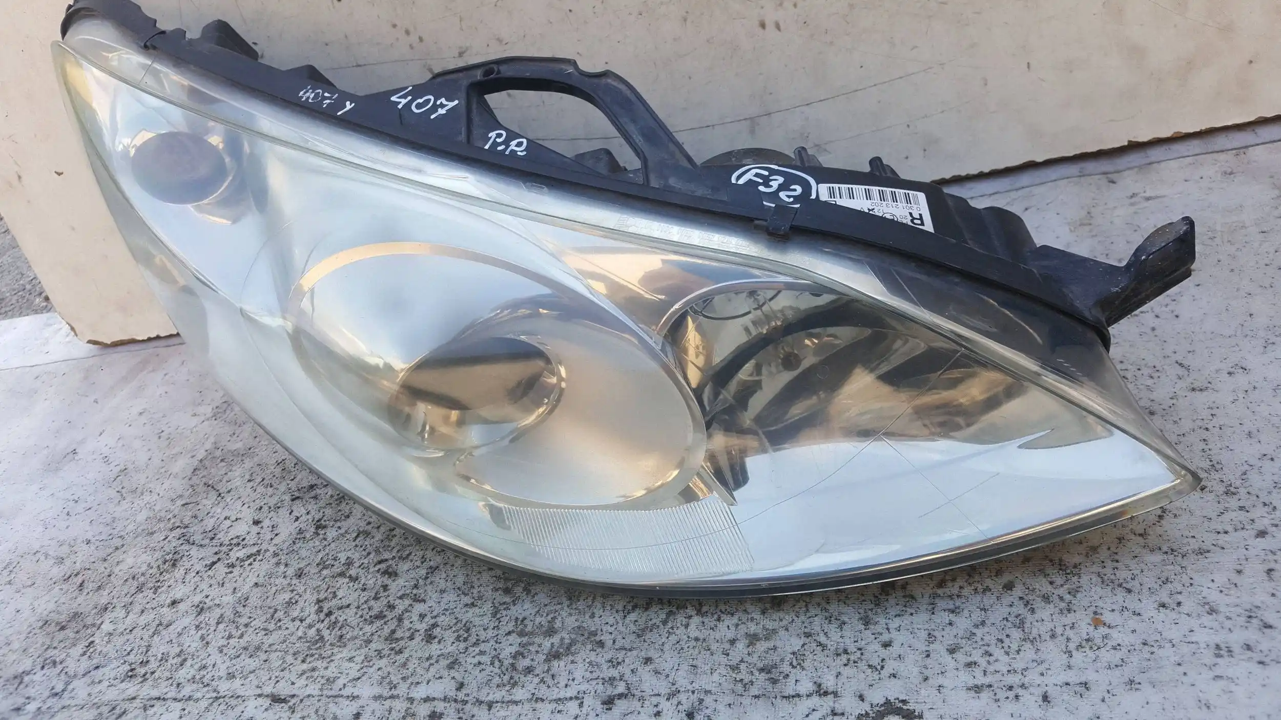 LAMPA PRAWY PRZÓD PRZEDNIA 0301213202 PEUGEOT 407 04-11
