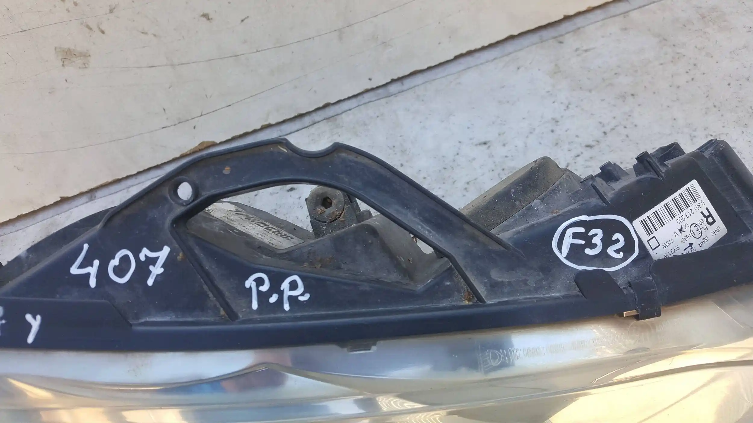 LAMPA PRAWY PRZÓD PRZEDNIA 0301213202 PEUGEOT 407 04-11