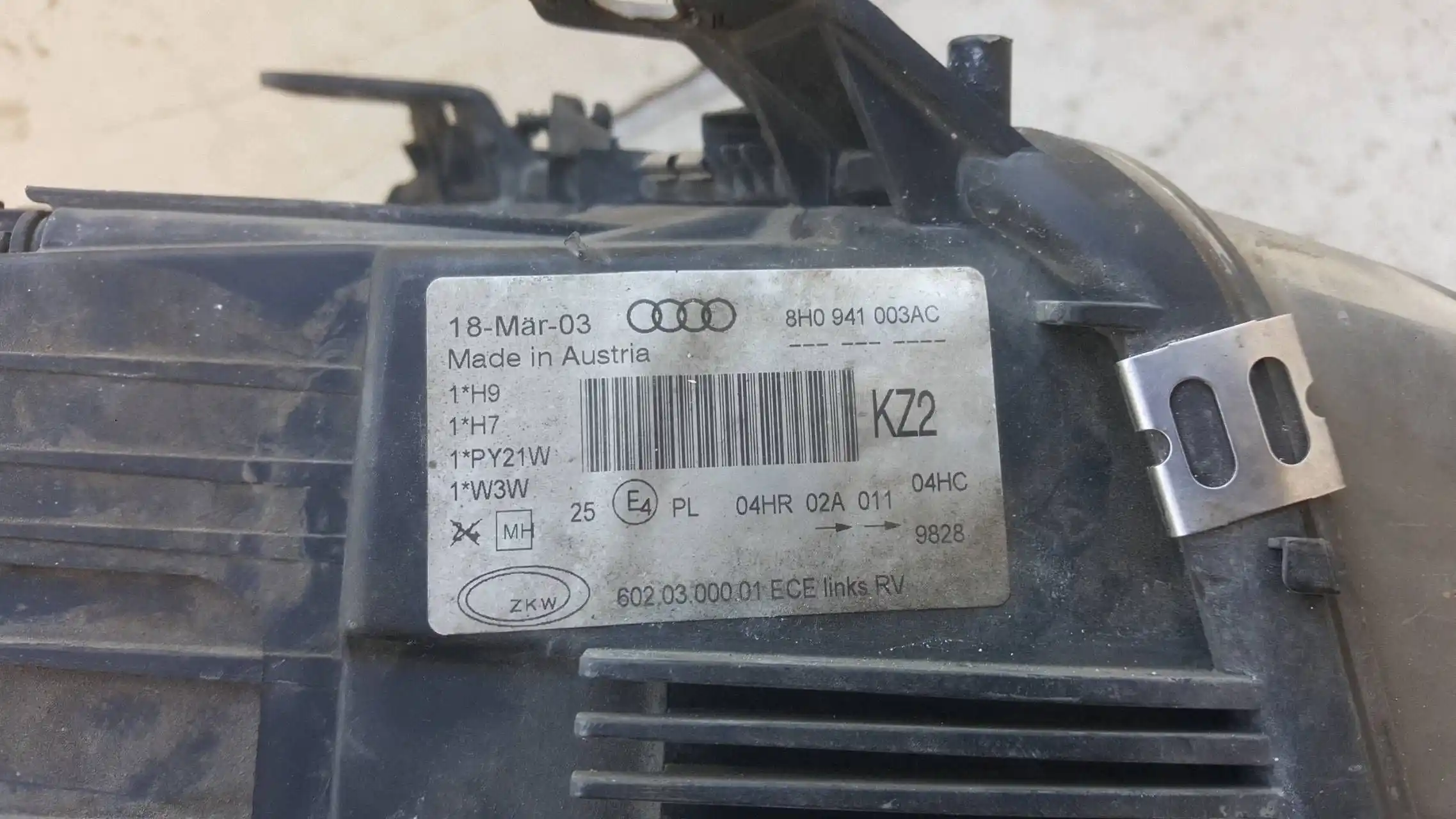 LAMPA LEWY PRZÓD PRZEDNIA AUDI A4 B6 CABRIO 00-