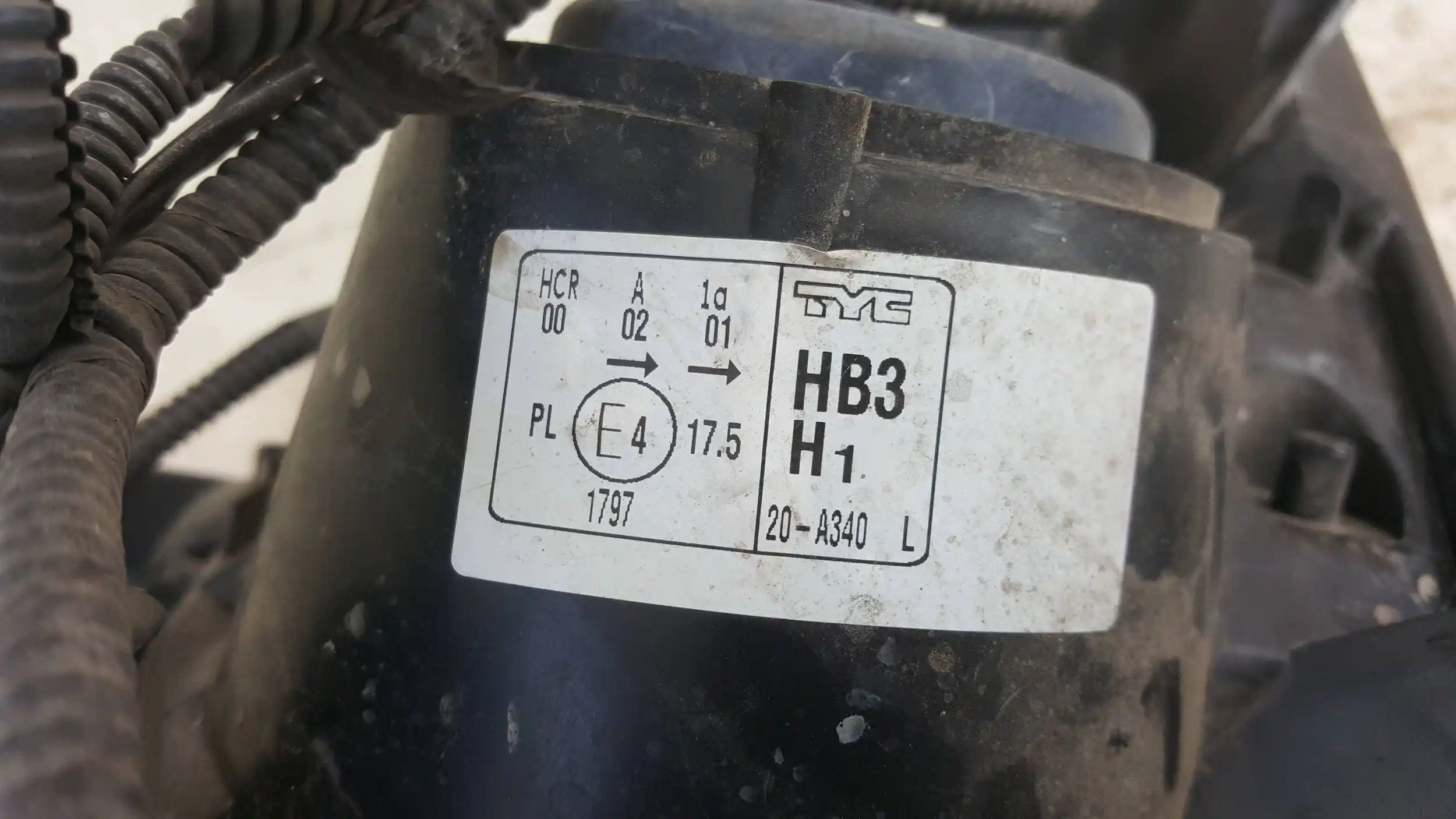 LAMPA LEWY PRZÓD PRZEDNIA TYC HONDA CIVIC VII HB LIFT 04-06