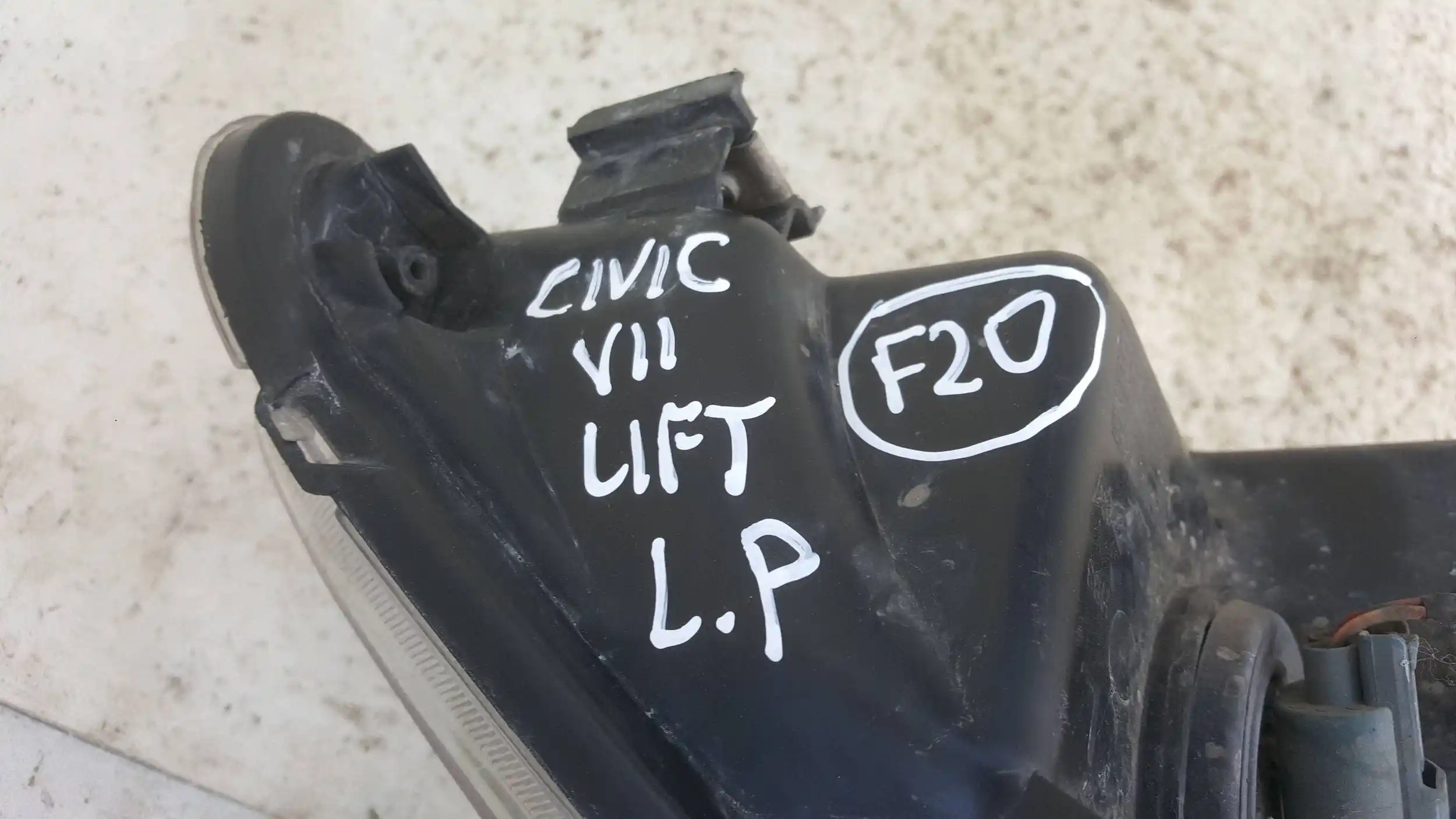 LAMPA LEWY PRZÓD PRZEDNIA TYC HONDA CIVIC VII HB LIFT 04-06