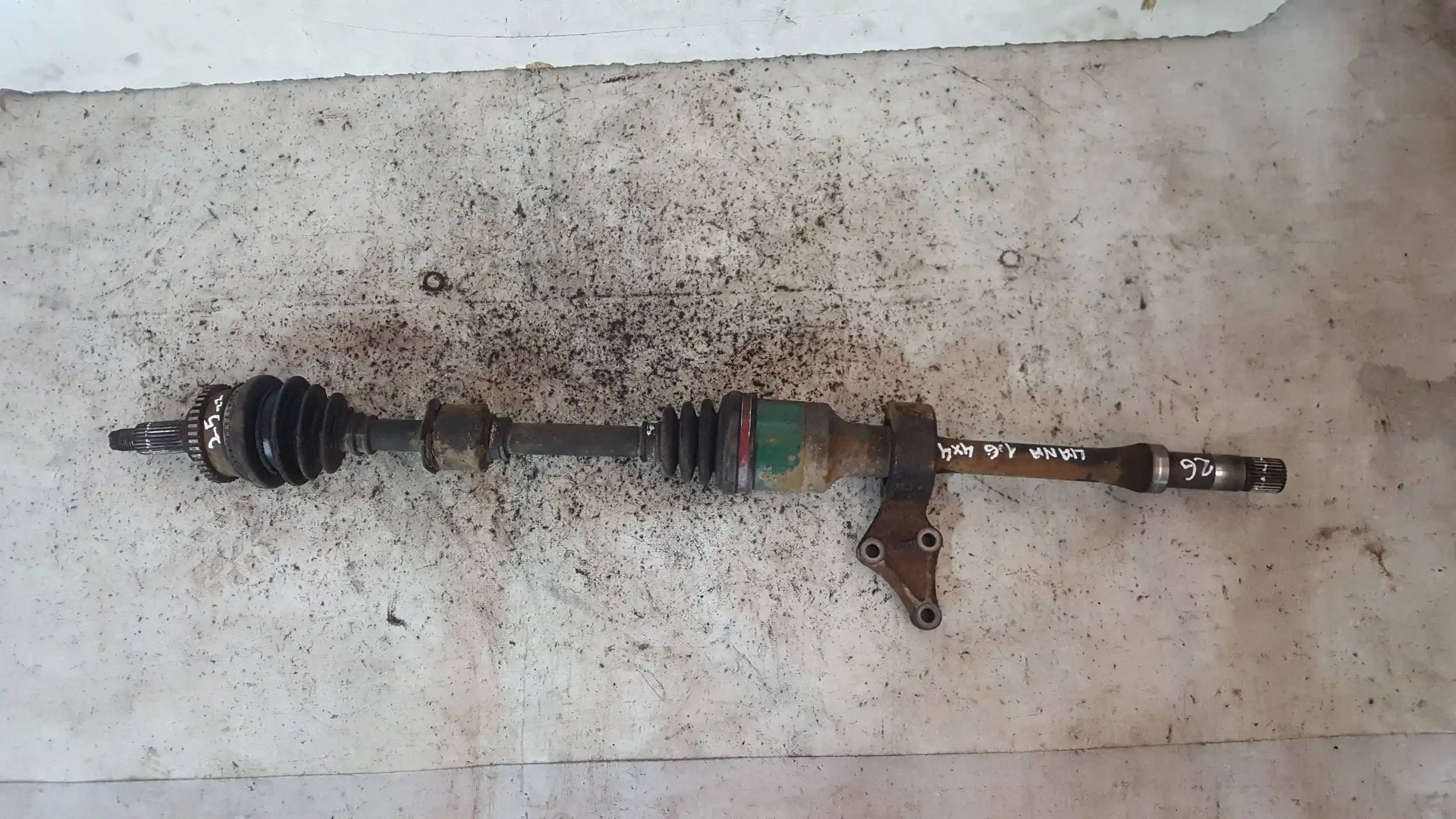 PÓŁOŚ PRAWA DŁUGA 26/25 SUZUKI LIANA HB 1.6 16V 01-