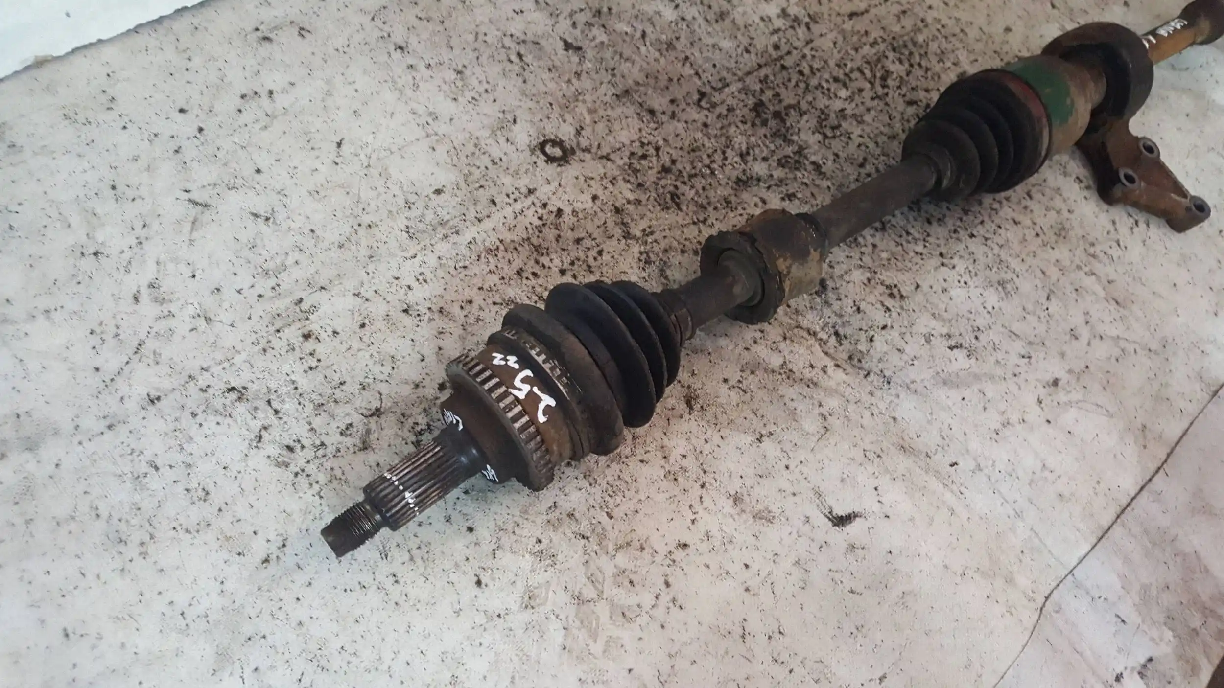 PÓŁOŚ PRAWA DŁUGA 26/25 SUZUKI LIANA HB 1.6 16V 01-