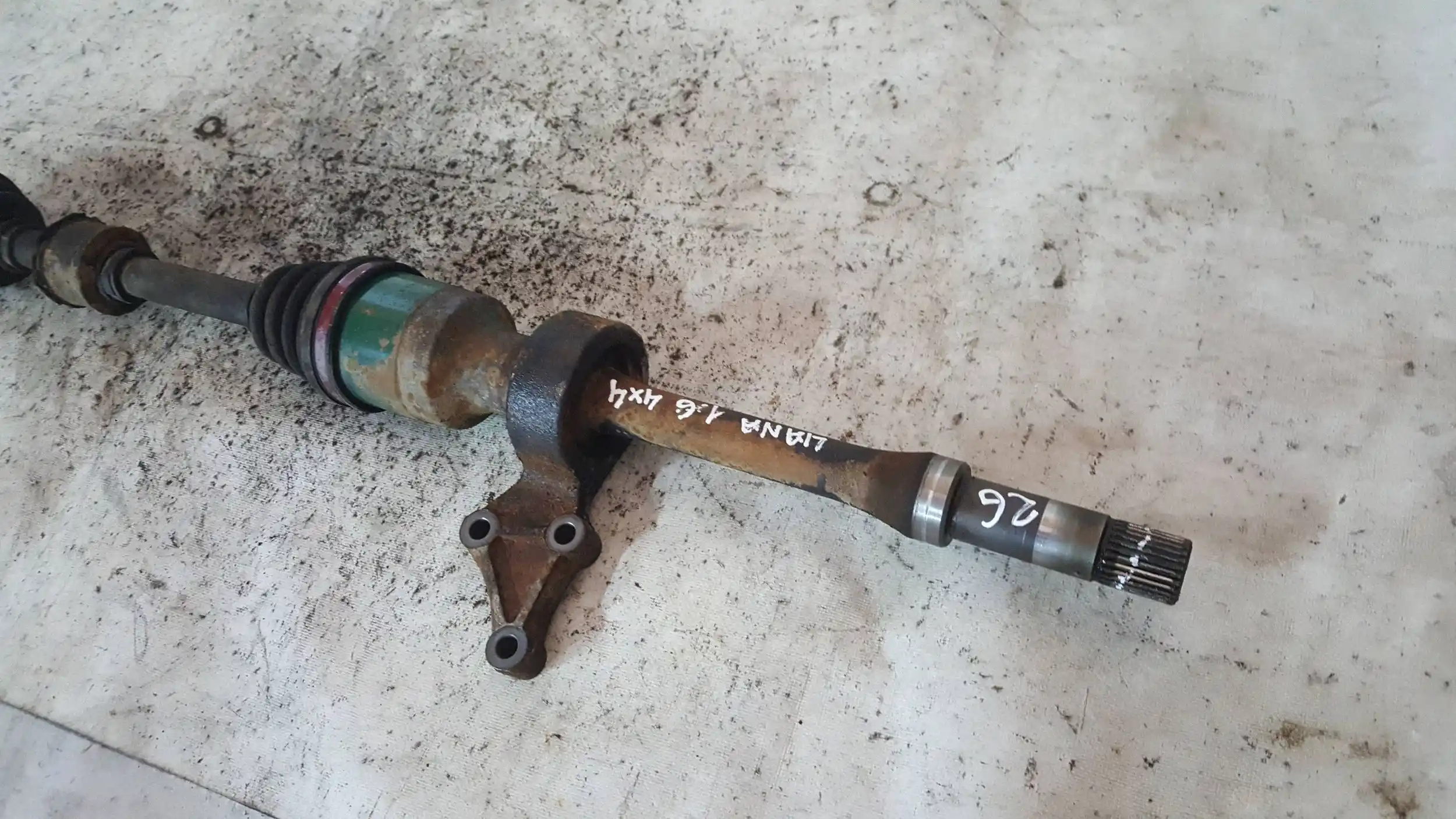 PÓŁOŚ PRAWA DŁUGA 26/25 SUZUKI LIANA HB 1.6 16V 01-