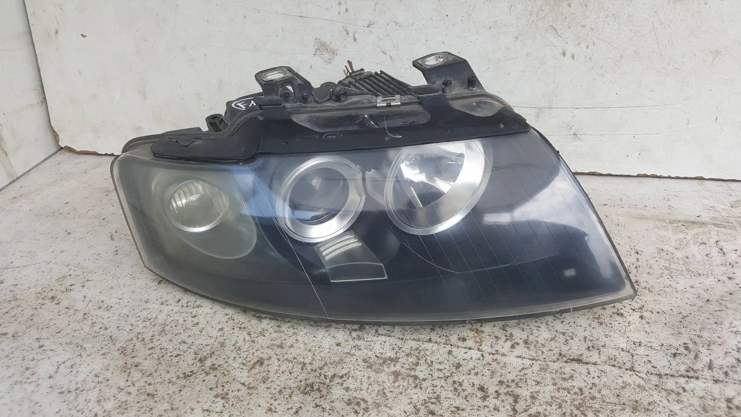 LAMPA PRAWY PRZÓD PRZEDNIA AUDI A4 B6 CABRIO 00-