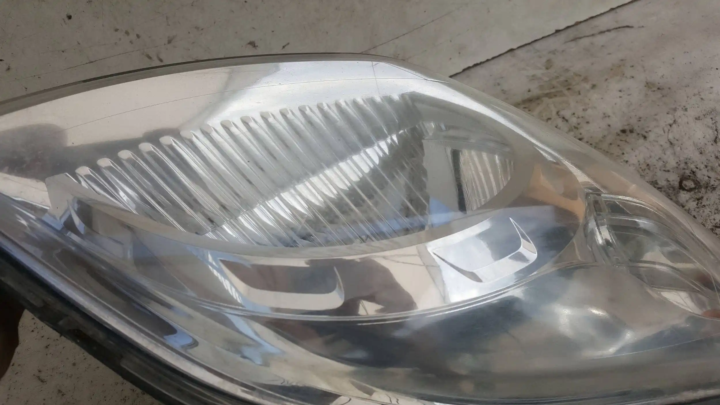 LAMPA PRAWY PRZÓD PRZEDNIA 45560393 PEUGEOT BIPPER FIORINO III QUBO 07-17