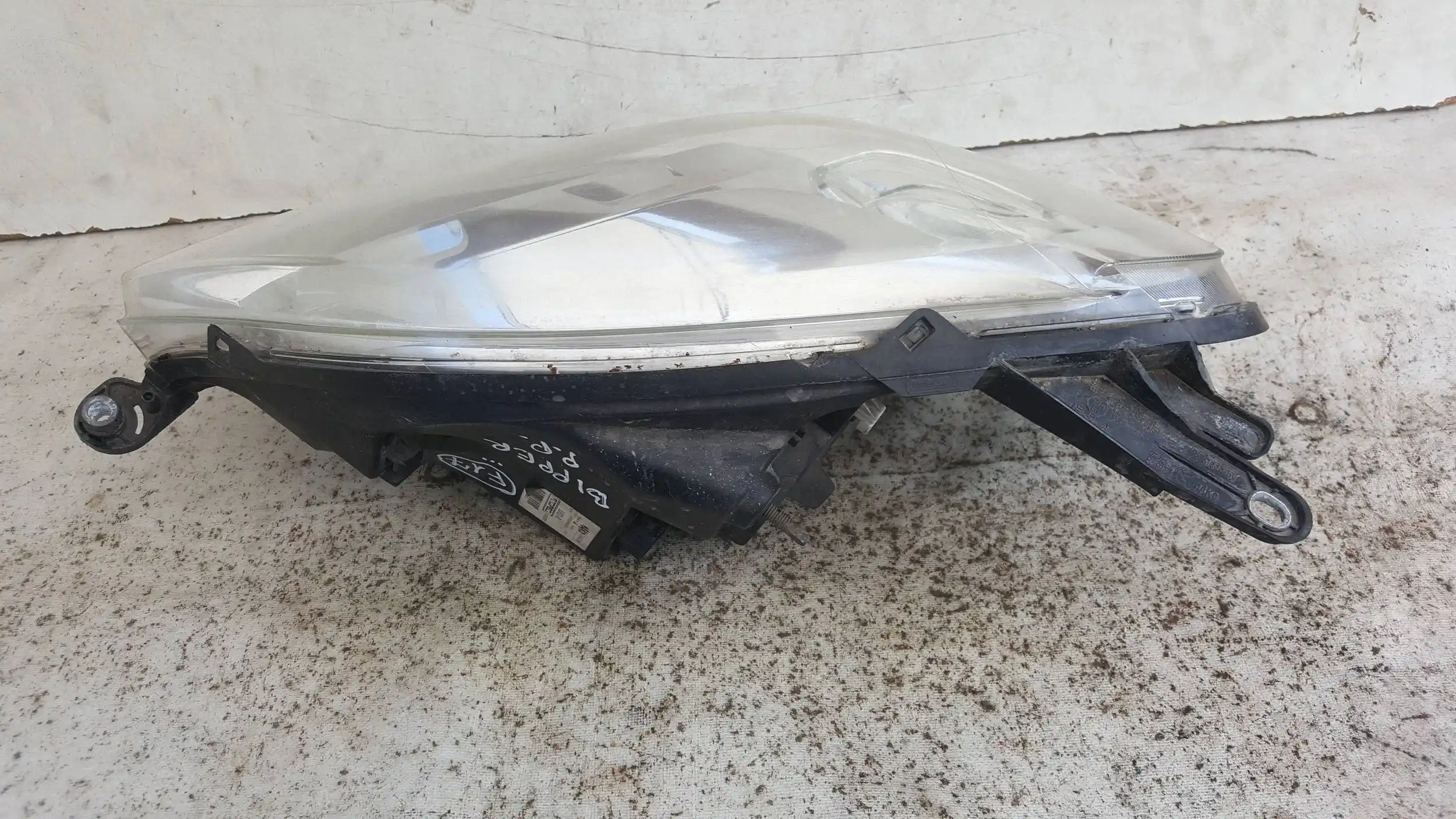 LAMPA PRAWY PRZÓD PRZEDNIA 45560393 PEUGEOT BIPPER FIORINO III QUBO 07-17