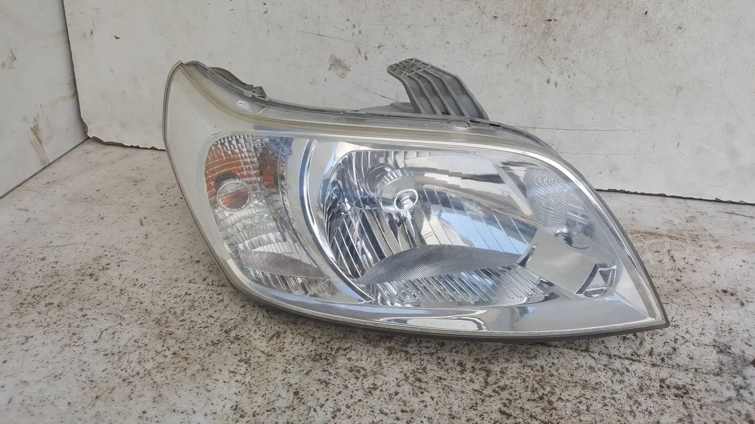 LAMPA PRAWY PRZÓD PRZEDNIA CHEVROLET AVEO T250 LIFT T255 07-12