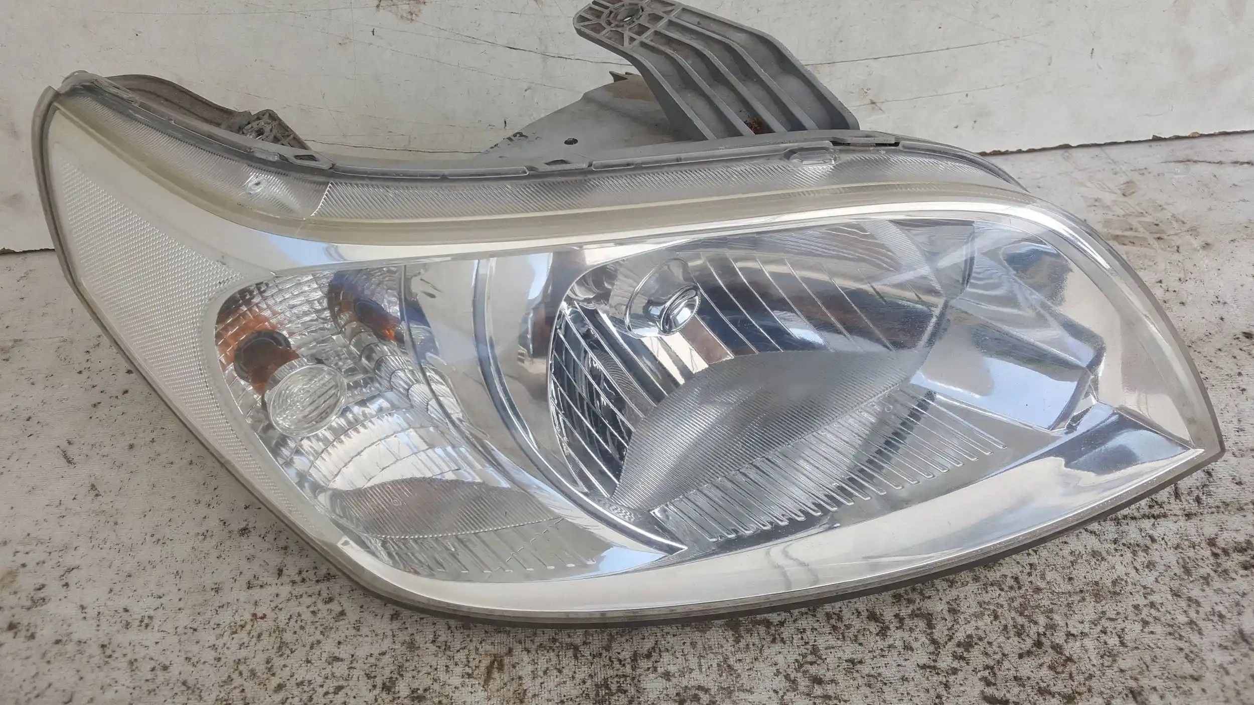 LAMPA PRAWY PRZÓD PRZEDNIA CHEVROLET AVEO T250 LIFT T255 07-12