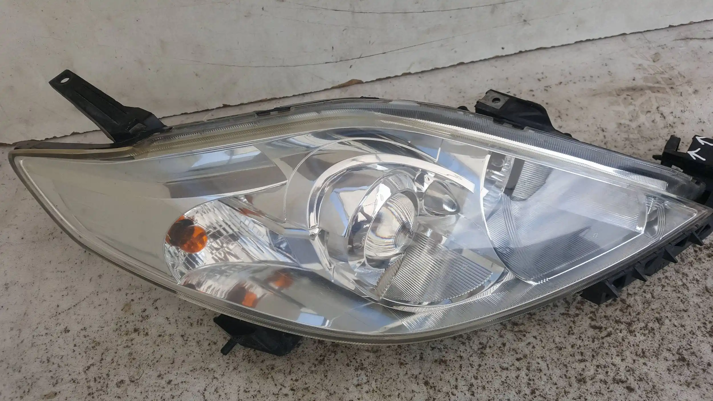 LAMPA PRAWY PRZÓD PRZEDNIA MAZDA 5 I CR 05-07