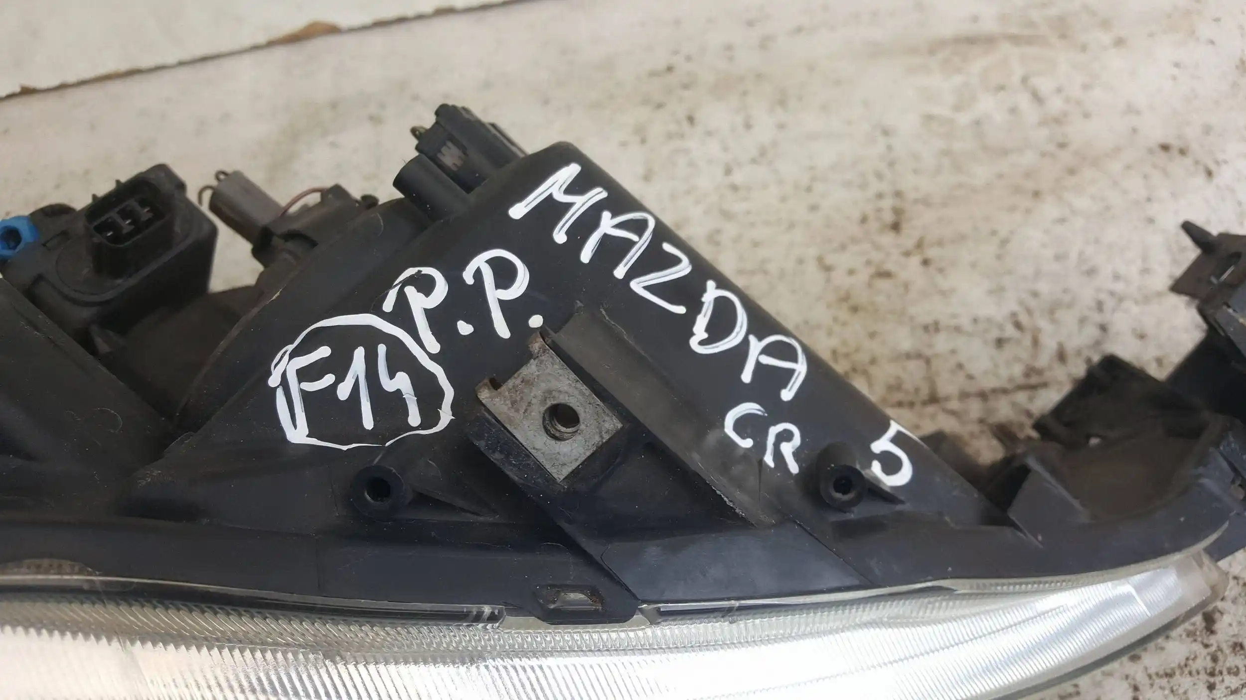LAMPA PRAWY PRZÓD PRZEDNIA MAZDA 5 I CR 05-07