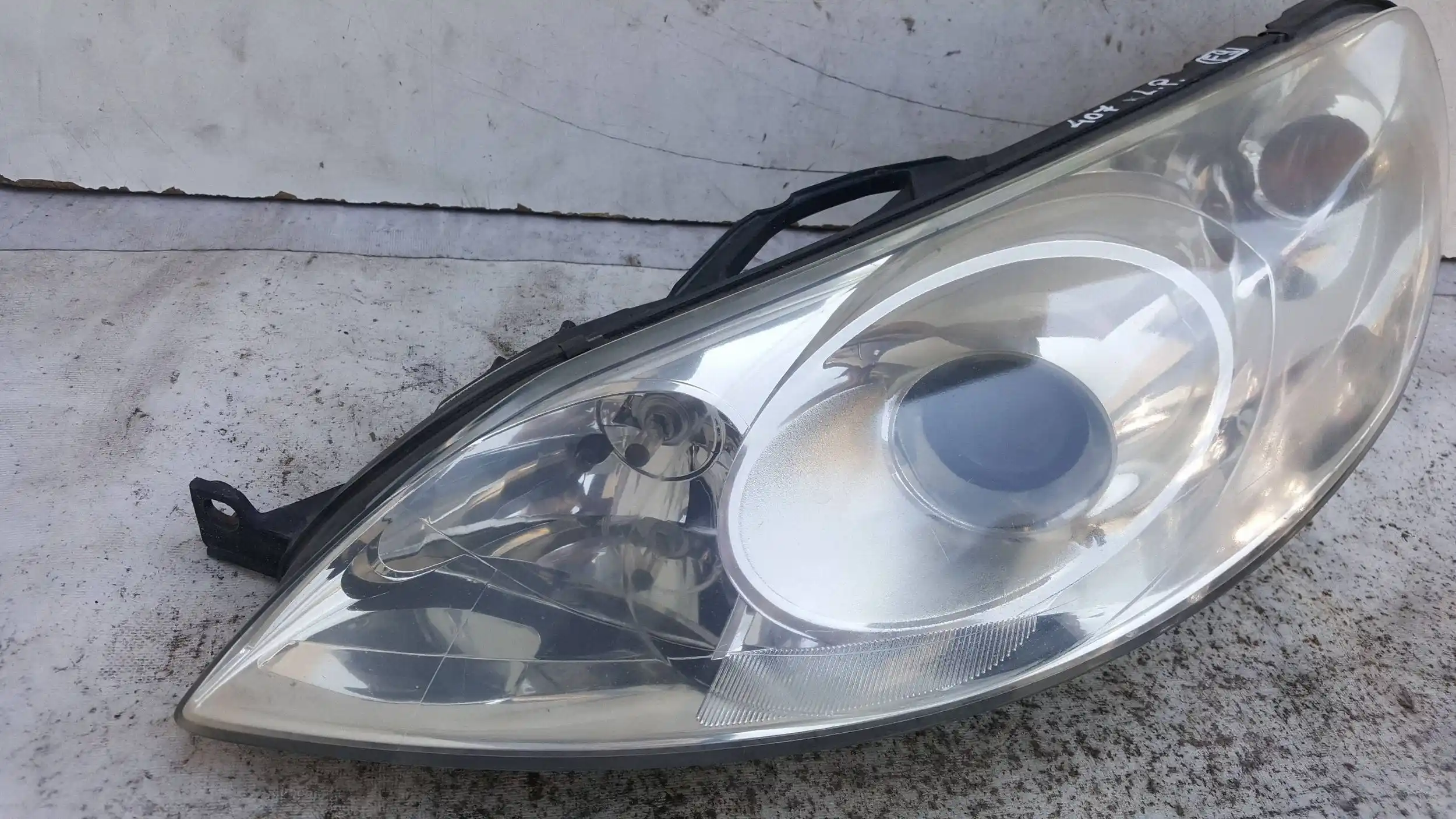 LAMPA LEWY PRZÓD PRZEDNIA 0301213201 PEUGEOT 407 04-11