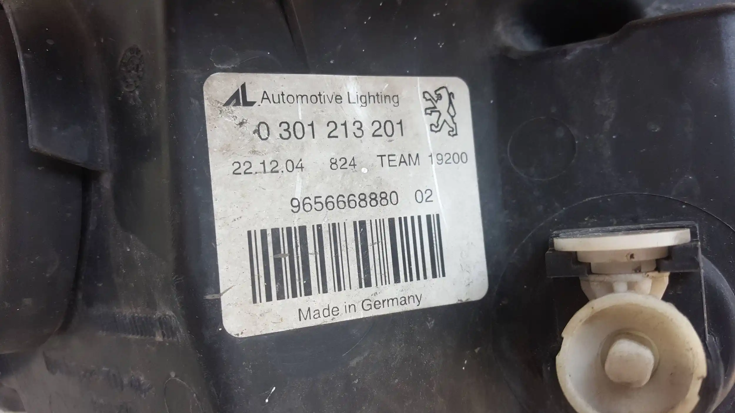 LAMPA LEWY PRZÓD PRZEDNIA 0301213201 PEUGEOT 407 04-11