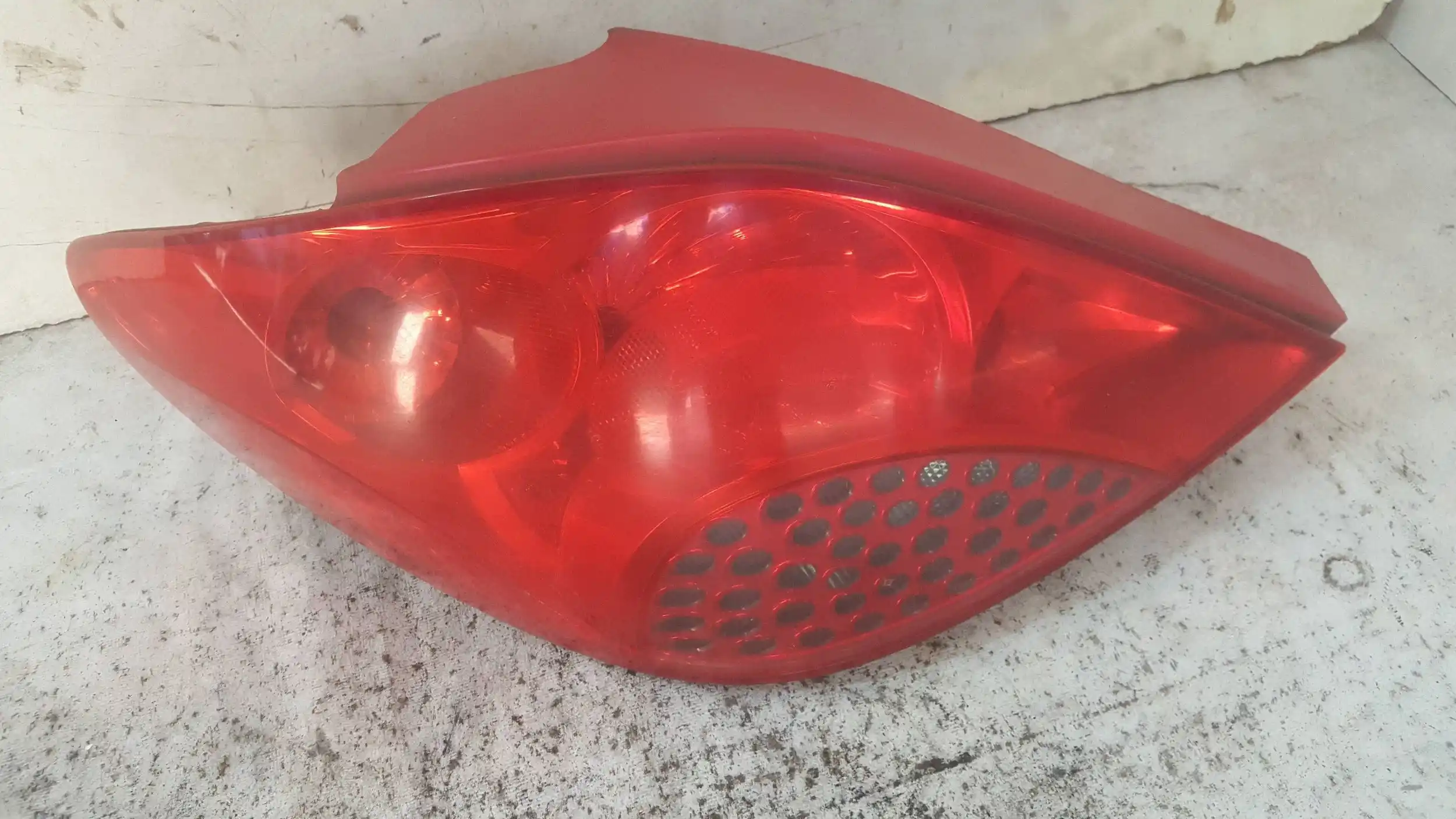 LAMPA LEWY TYŁ TYLNA PEUGEOT 207 HB 06-09