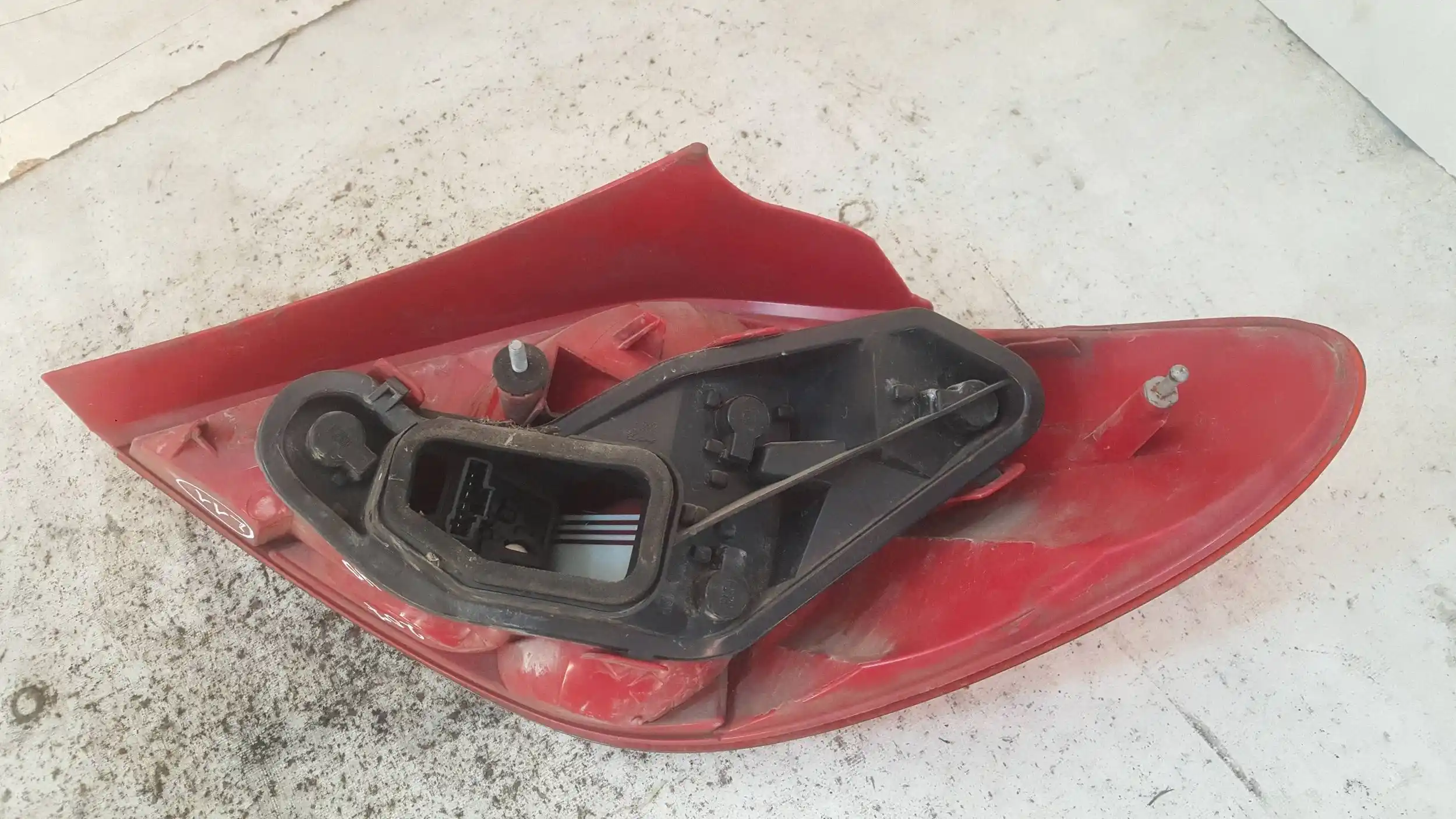 LAMPA LEWY TYŁ TYLNA PEUGEOT 207 HB 06-09