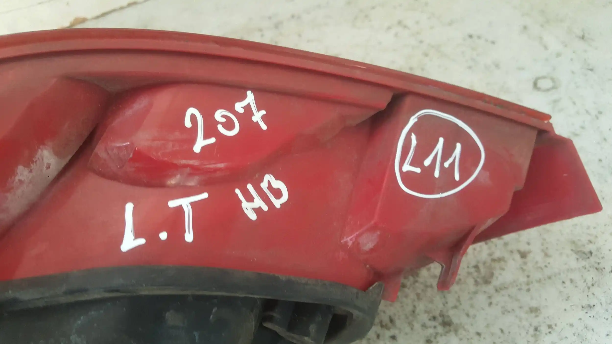 LAMPA LEWY TYŁ TYLNA PEUGEOT 207 HB 06-09