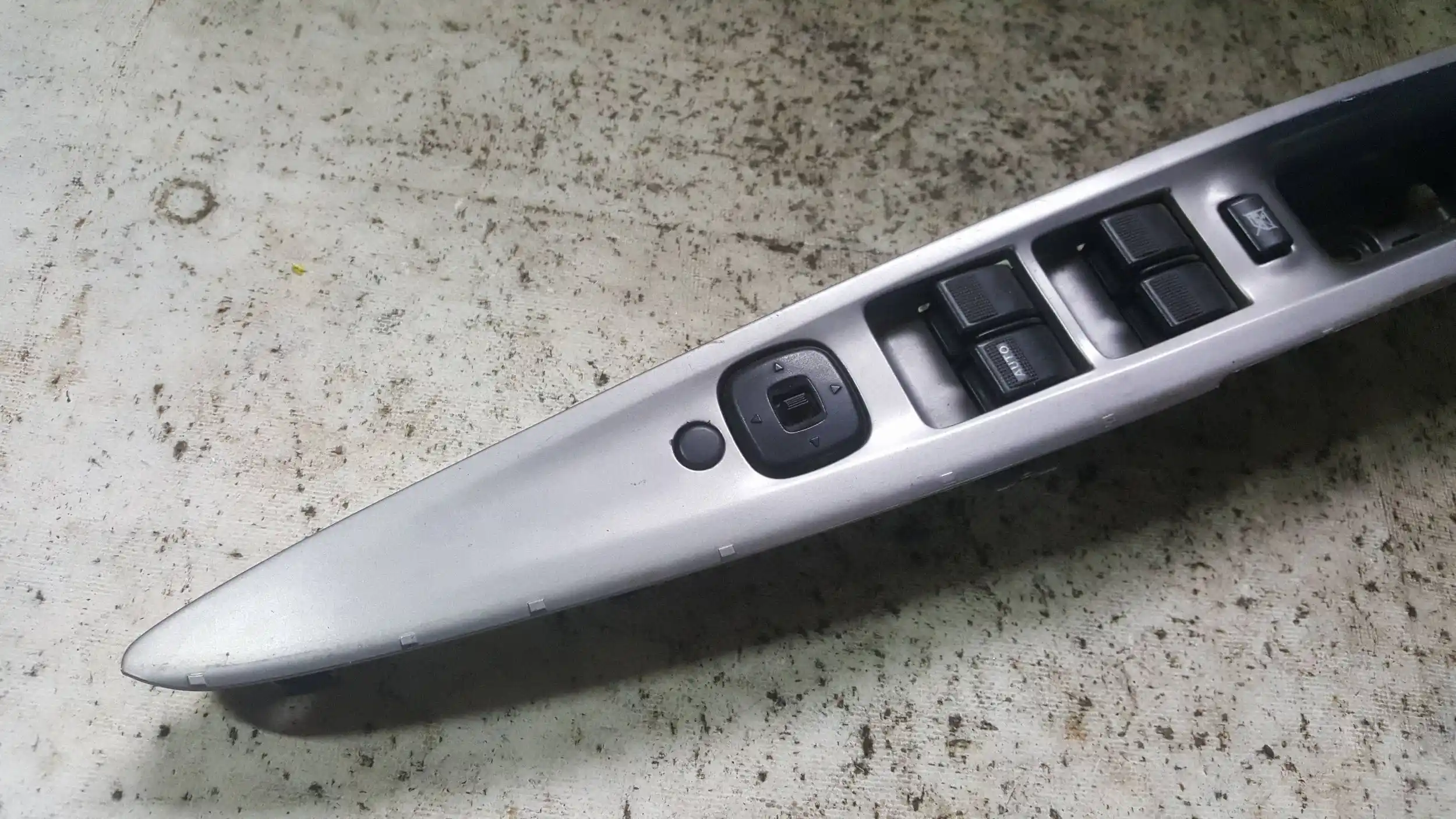 PANEL STEROWANIA SZYB LUSTEREK DD1066350B MAZDA 2 DY 02-