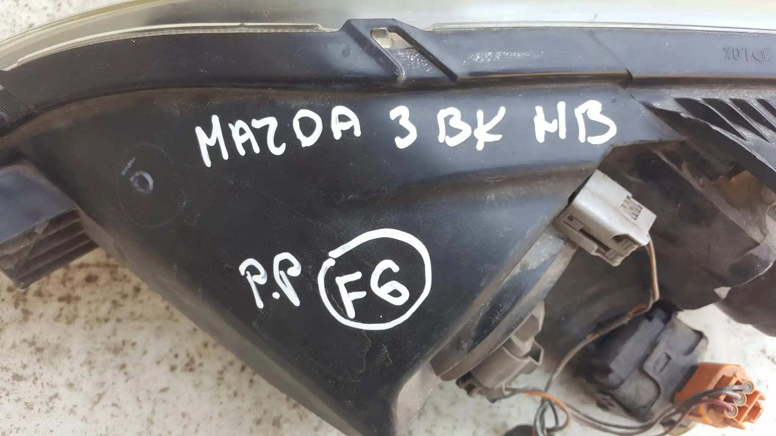 LAMPA PRAWY PRZÓD PRZEDNIA MAZDA 3 BK HB 03-