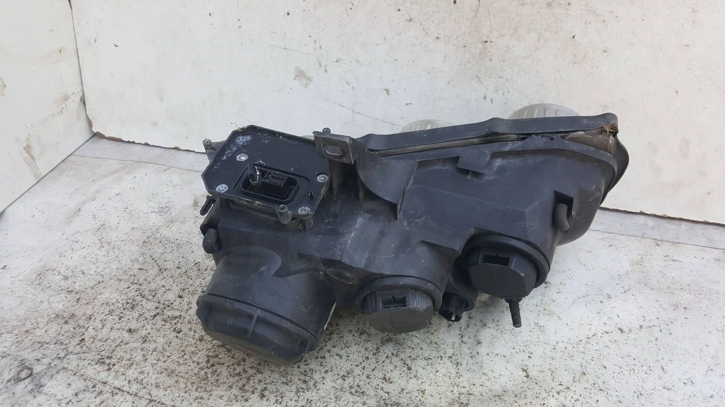 LAMPA PRAWY PRZÓD PRZEDNIA XENON 60683987 ALFA ROMEO 159 05-