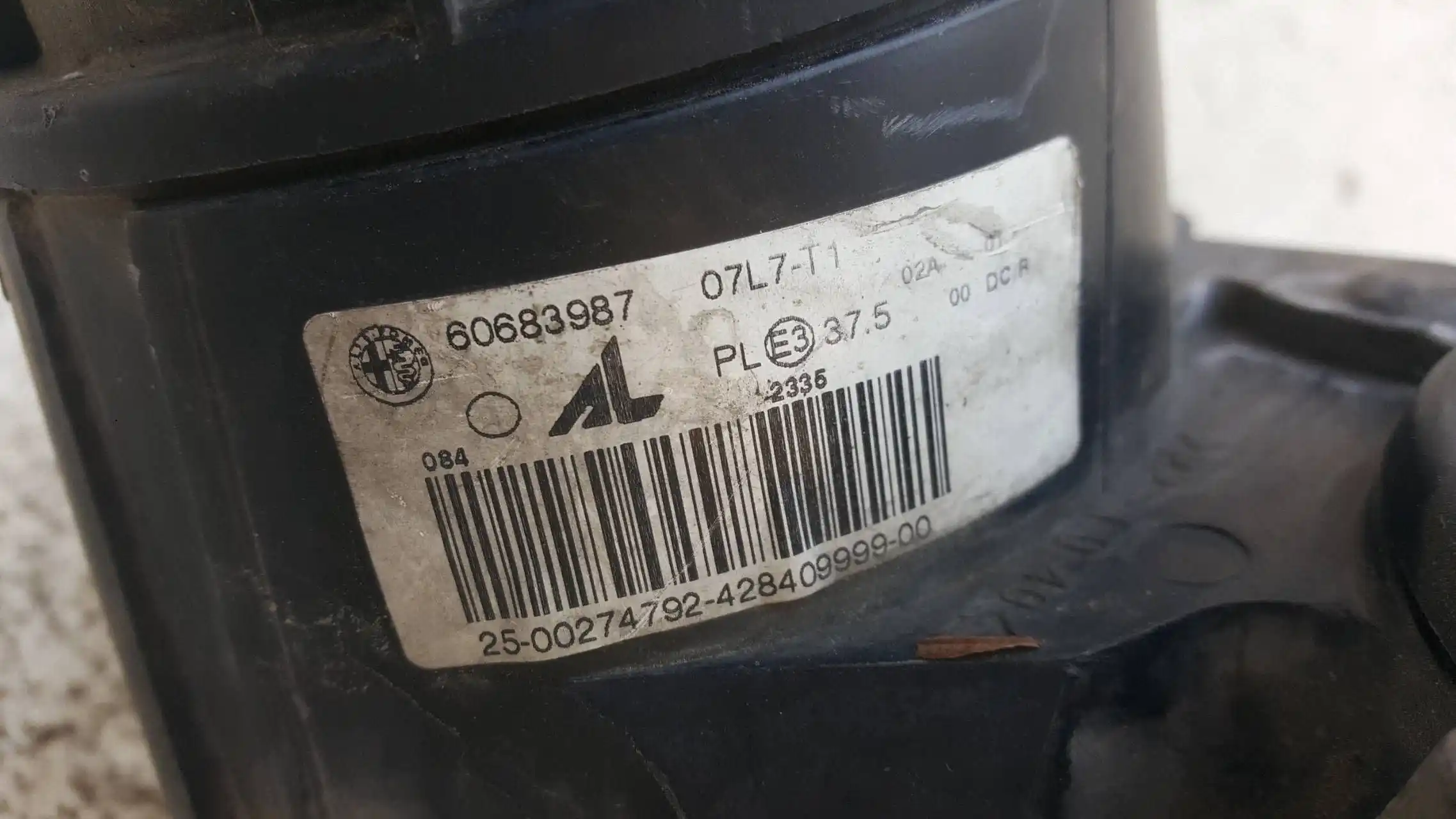 LAMPA PRAWY PRZÓD PRZEDNIA XENON 60683987 ALFA ROMEO 159 05-