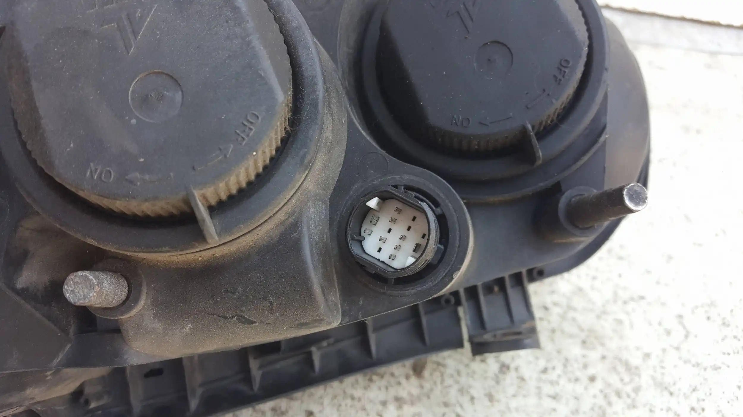 LAMPA PRAWY PRZÓD PRZEDNIA XENON 60683987 ALFA ROMEO 159 05-