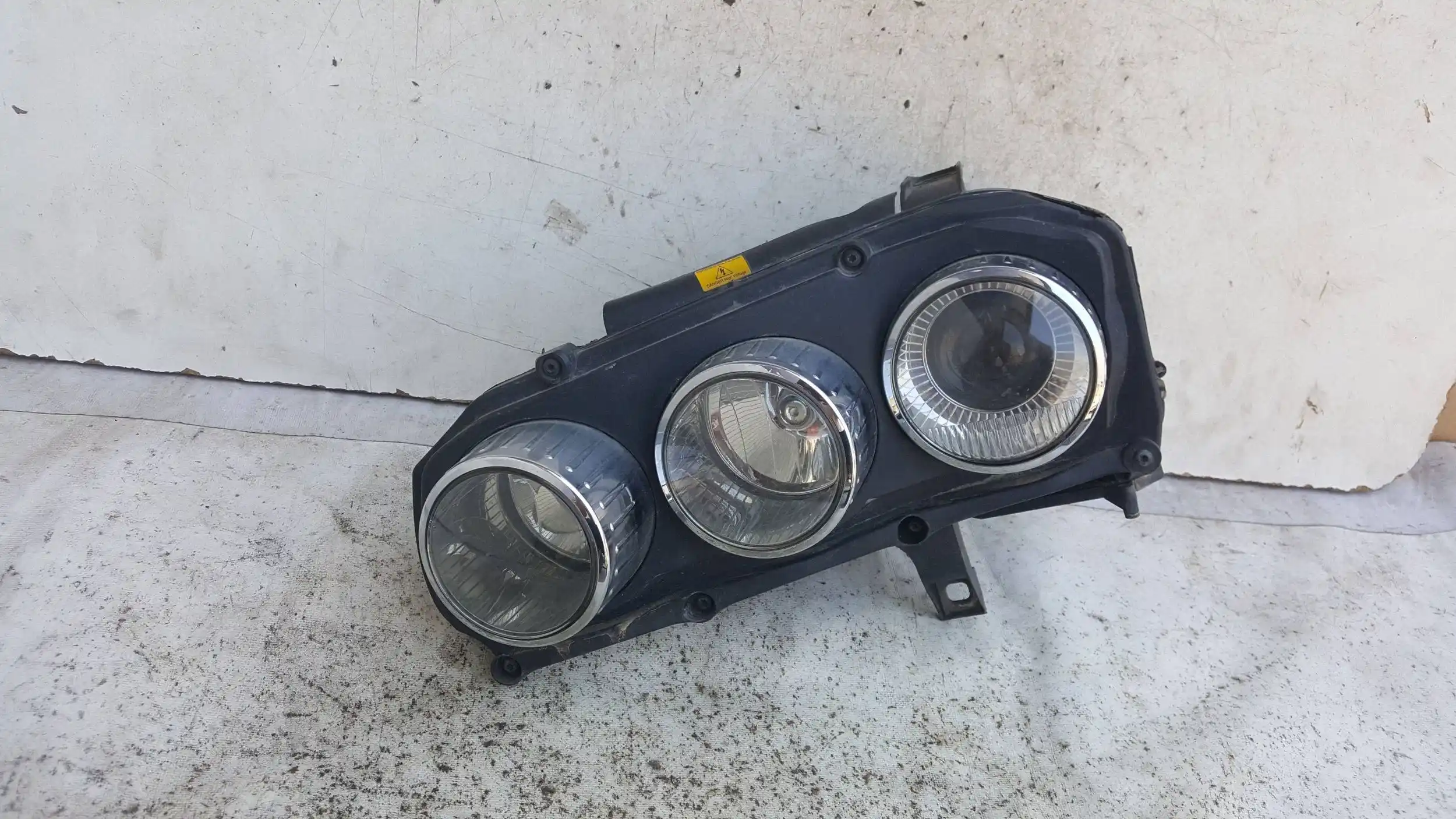 LAMPA LEWY PRZÓD PRZEDNIA XENON 60683988 ALFA ROMEO 159 05-