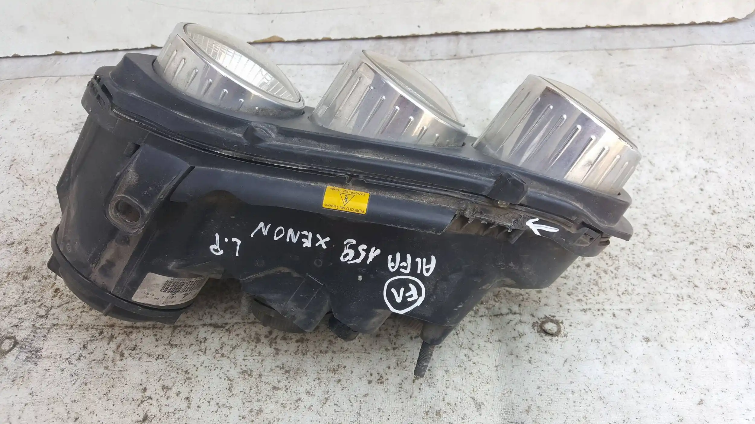 LAMPA LEWY PRZÓD PRZEDNIA XENON 60683988 ALFA ROMEO 159 05-