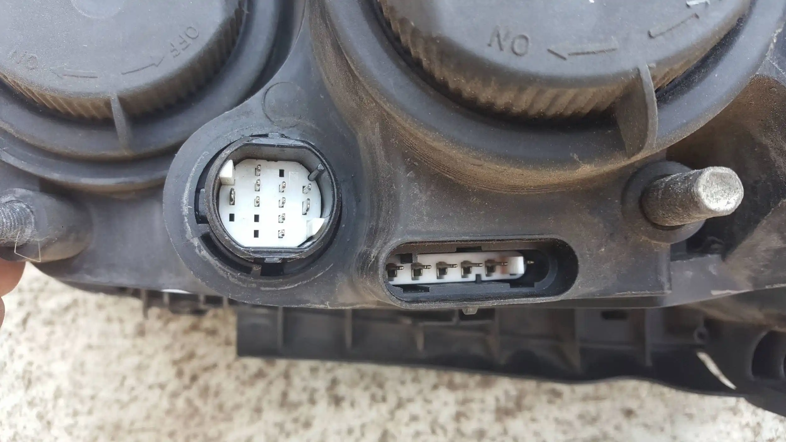 LAMPA LEWY PRZÓD PRZEDNIA XENON 60683988 ALFA ROMEO 159 05-