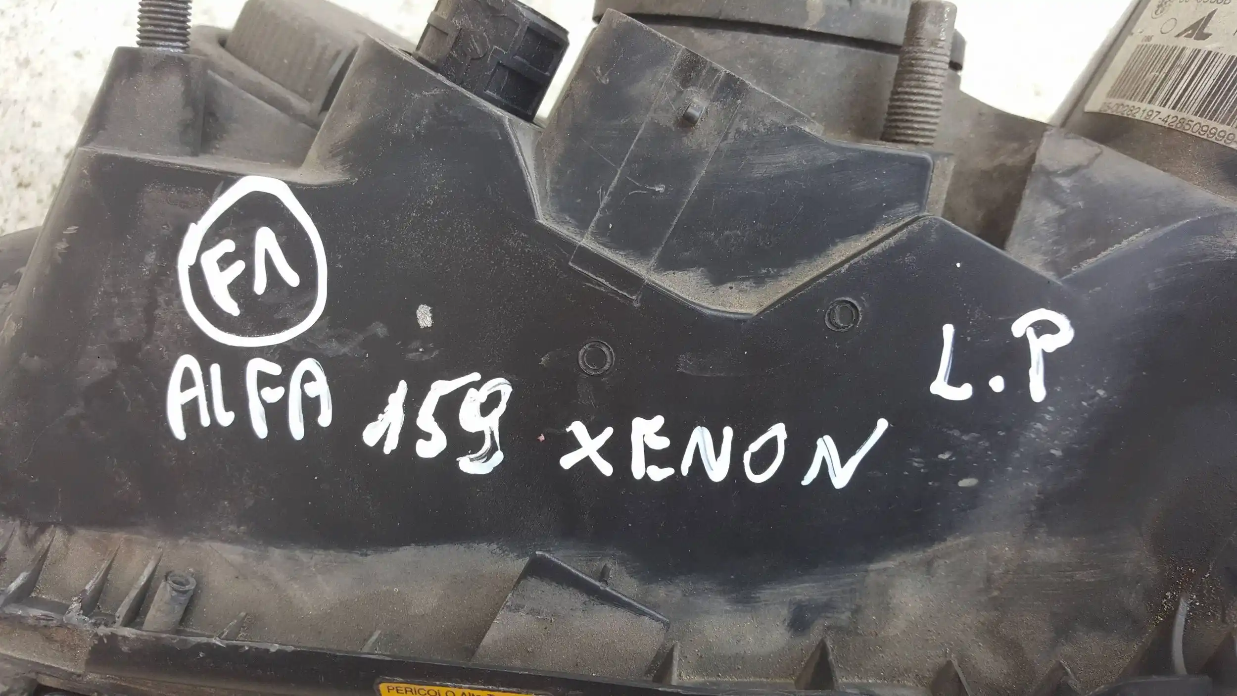 LAMPA LEWY PRZÓD PRZEDNIA XENON 60683988 ALFA ROMEO 159 05-