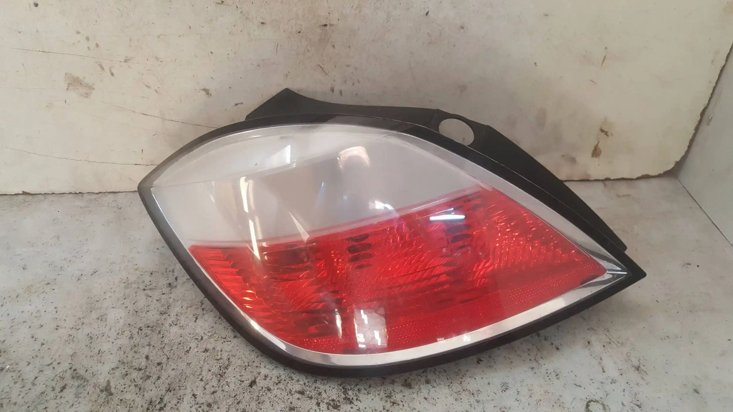 LAMPA LEWY TYŁ TYLNA OPEL ASTRA H III 3D 04-