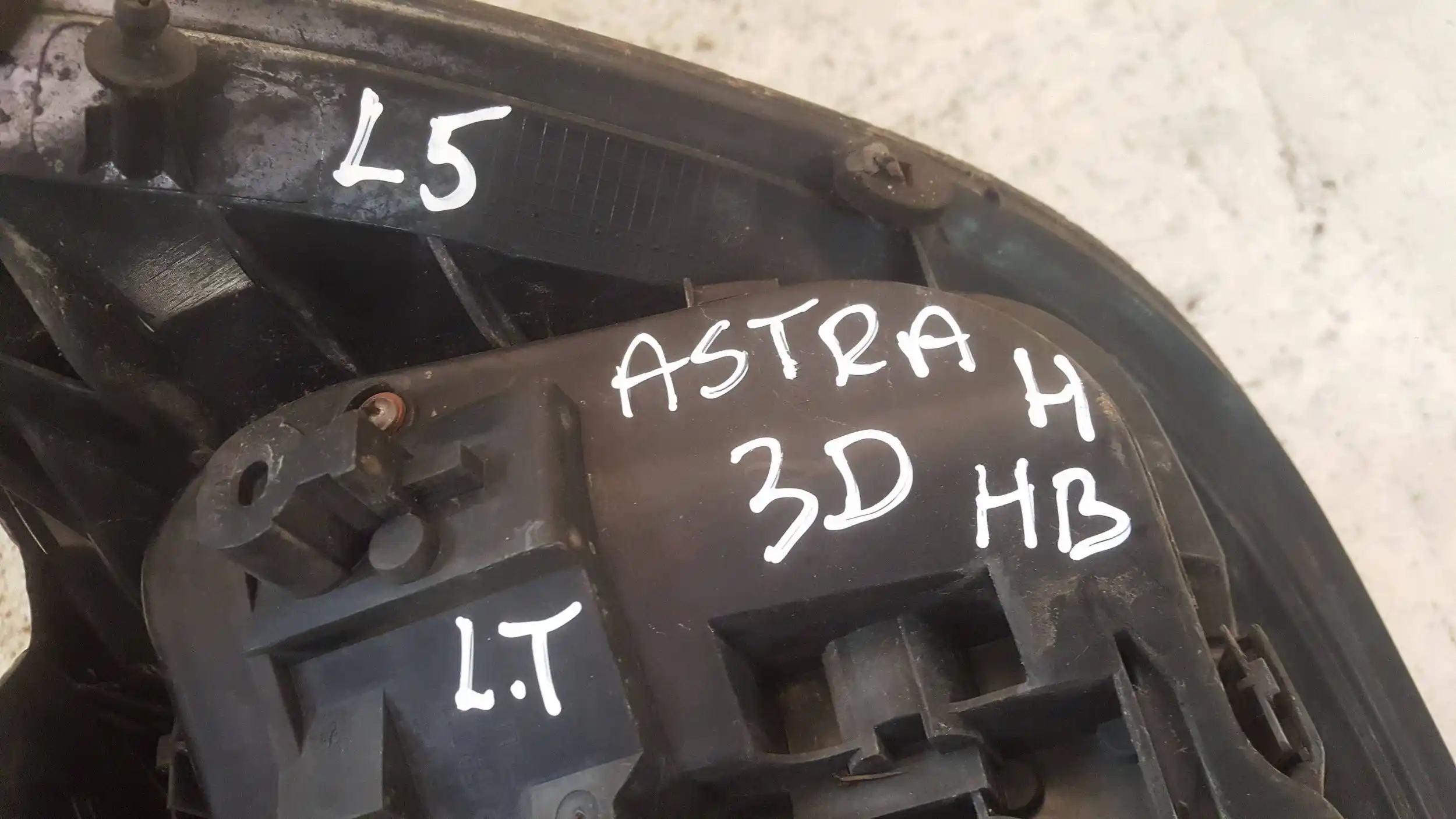 LAMPA LEWY TYŁ TYLNA OPEL ASTRA H III 3D 04-