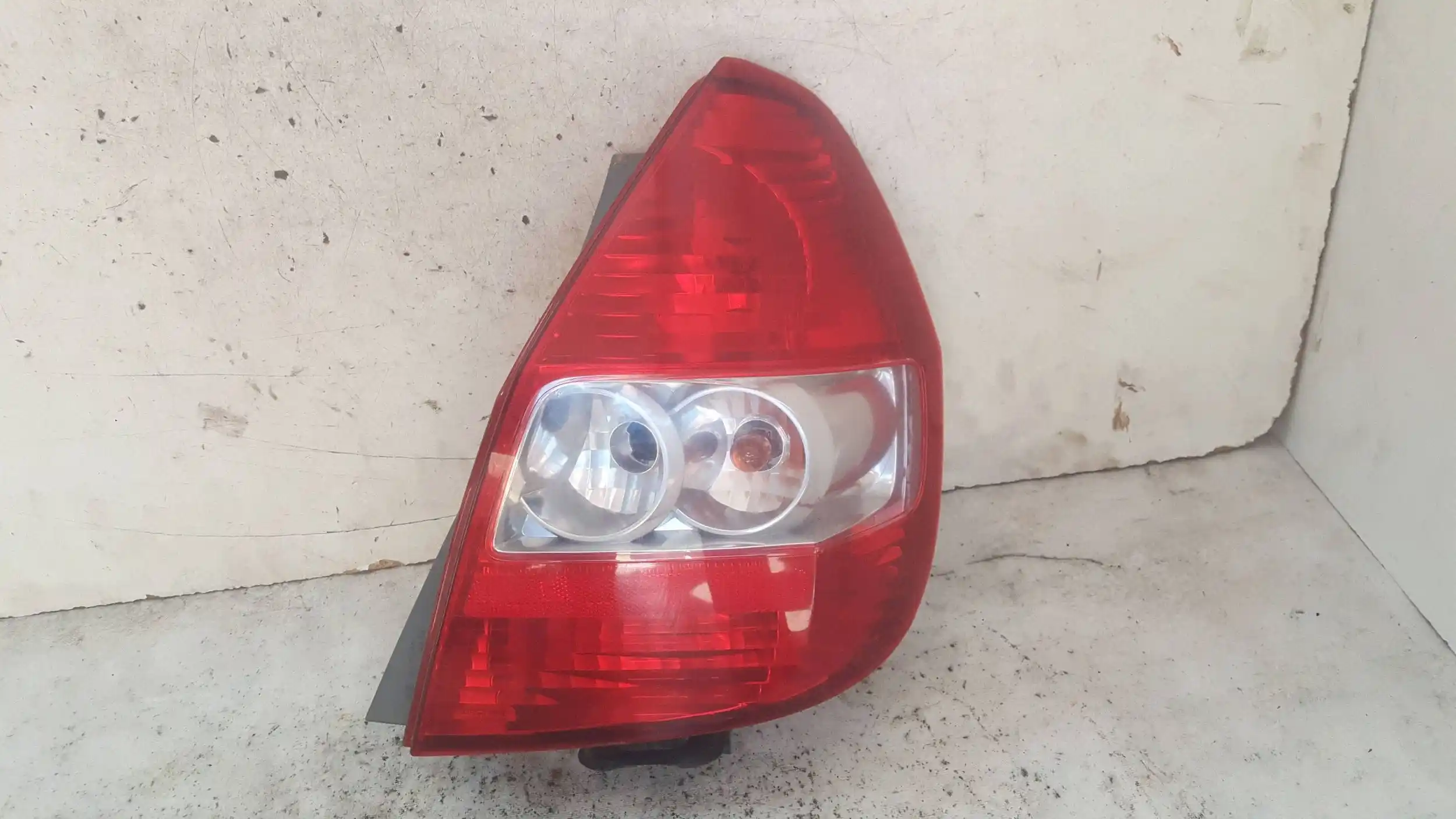 LAMPA LEWY TYŁ TYLNA HONDA JAZZ II 02-