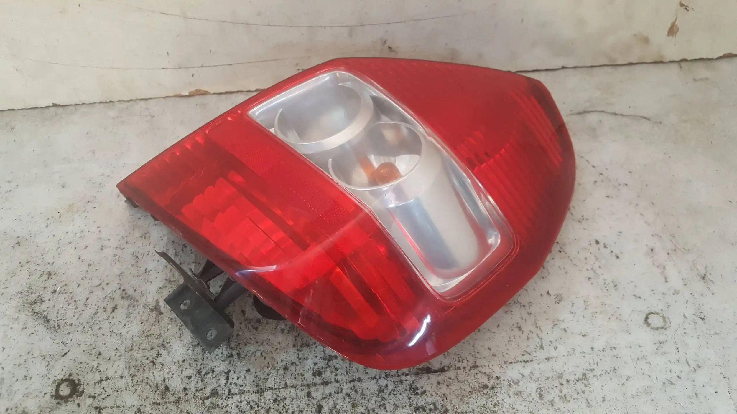 LAMPA LEWY TYŁ TYLNA HONDA JAZZ II 02-