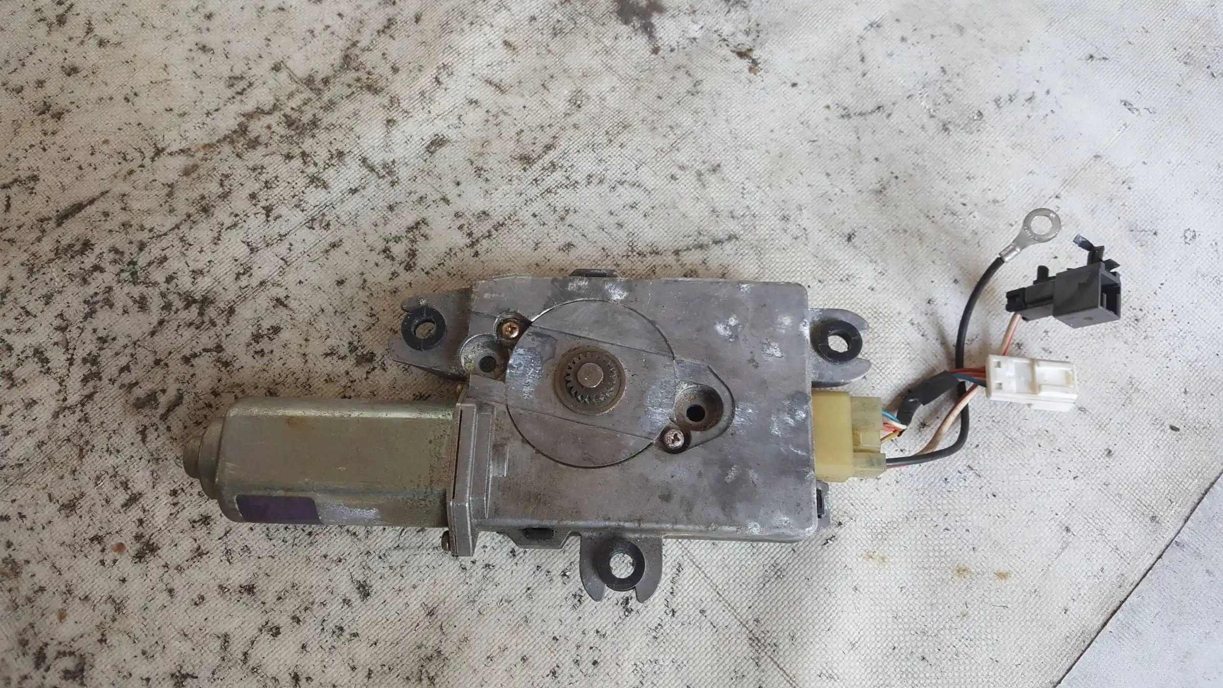 SILNICZEK SZYBERDACHU 91295EQ700 NISSAN X TRAIL I T30 01-07