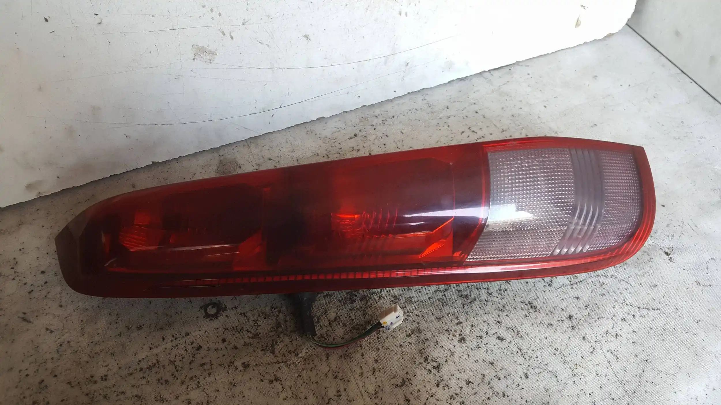LAMPA LEWY TYŁ TYLNA NISSAN X TRAIL I T30 01-07