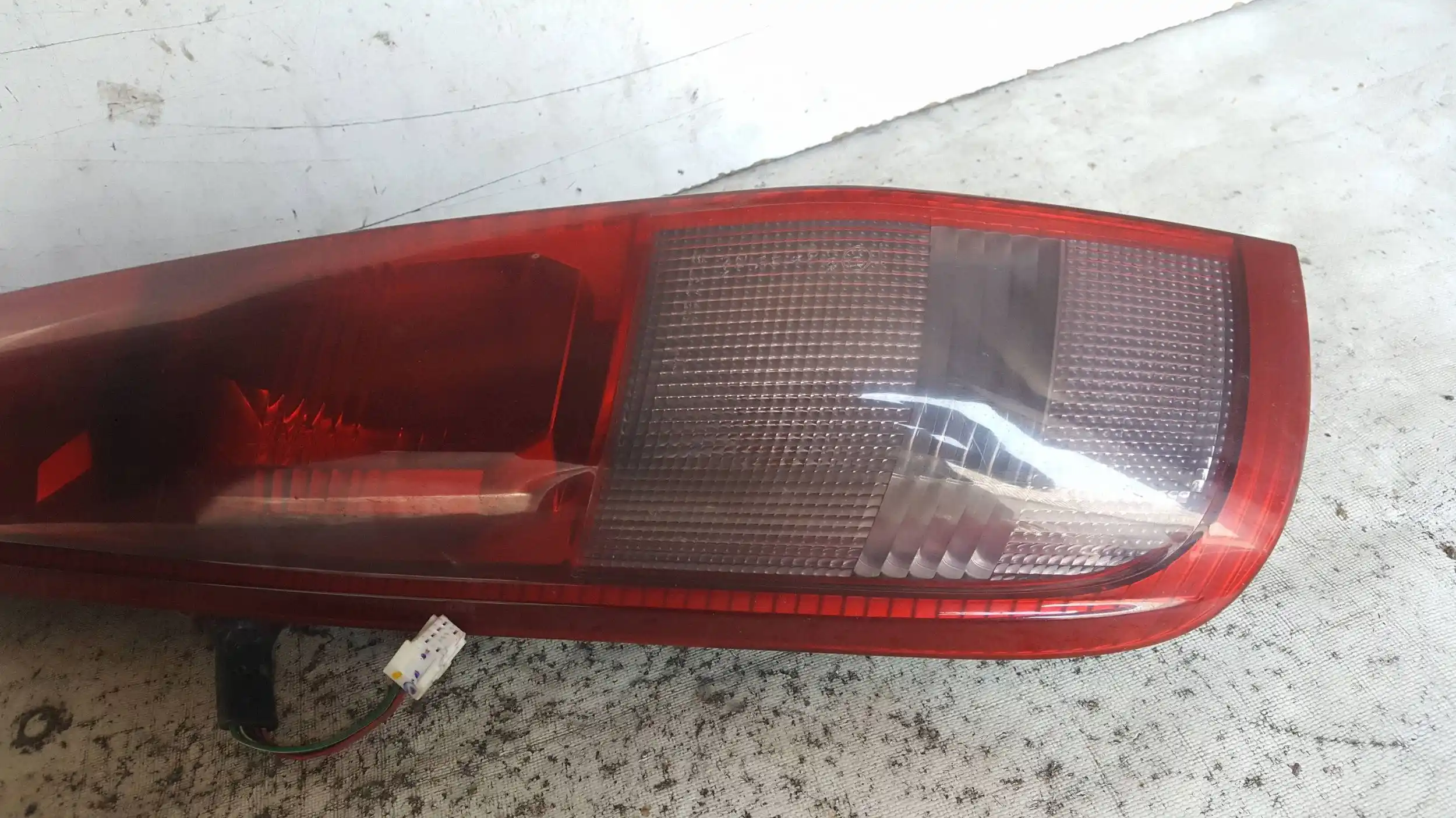 LAMPA LEWY TYŁ TYLNA NISSAN X TRAIL I T30 01-07